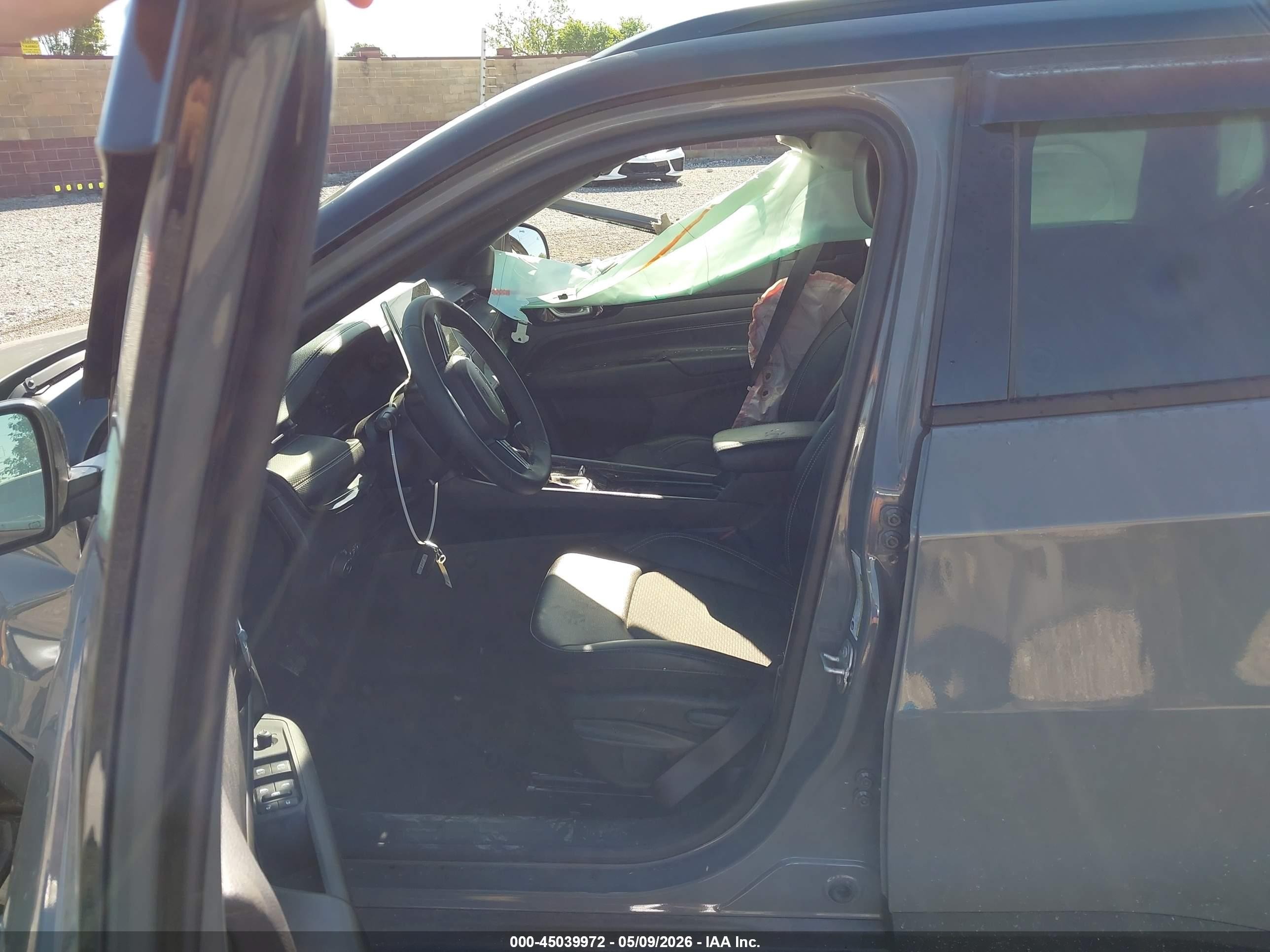 2024 Jeep Compass Latitude 4x4 Серый vin: 3C4NJDBN0RT599890