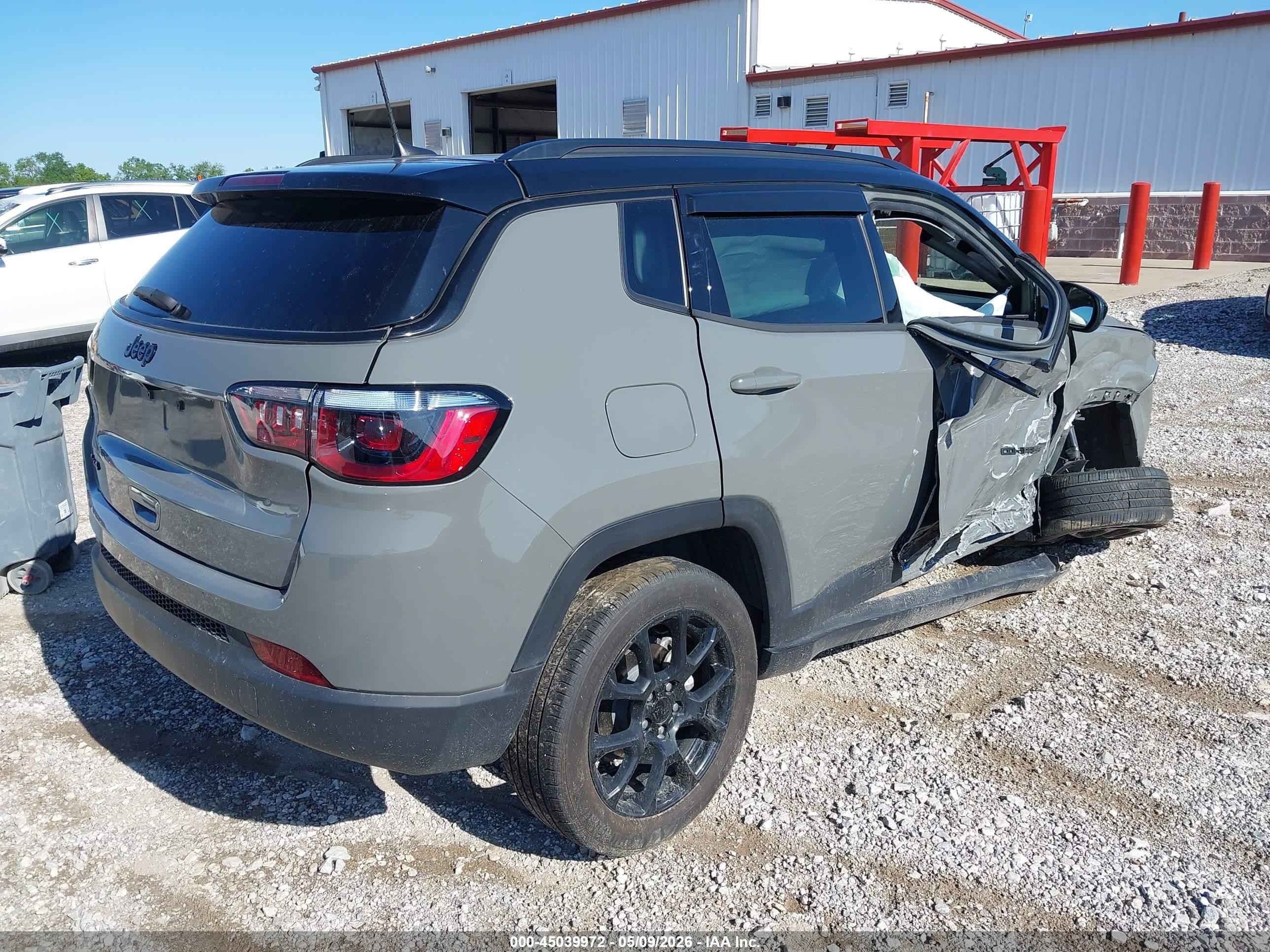 2024 Jeep Compass Latitude 4x4 Серый vin: 3C4NJDBN0RT599890