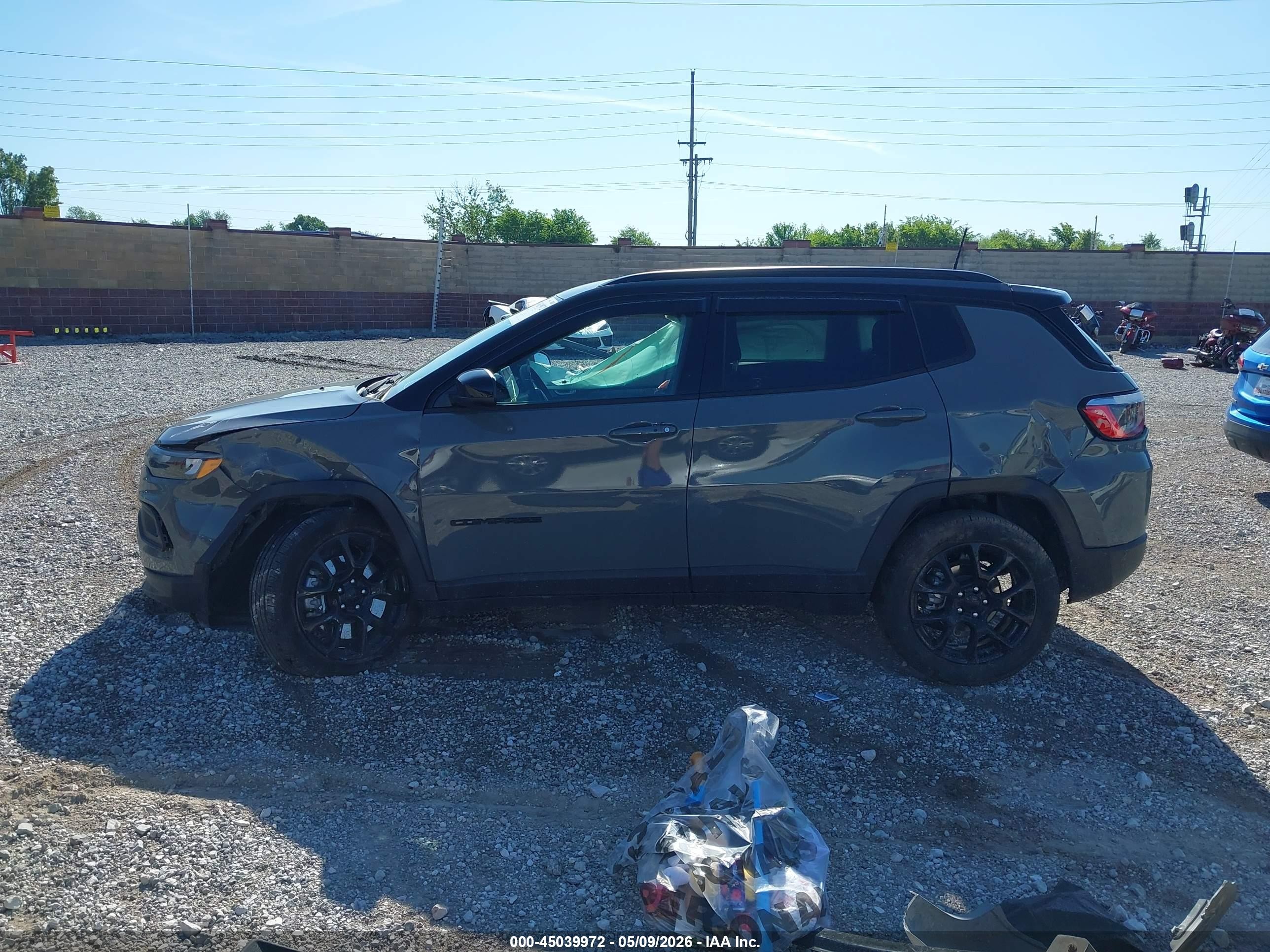 2024 Jeep Compass Latitude 4x4 Серый vin: 3C4NJDBN0RT599890