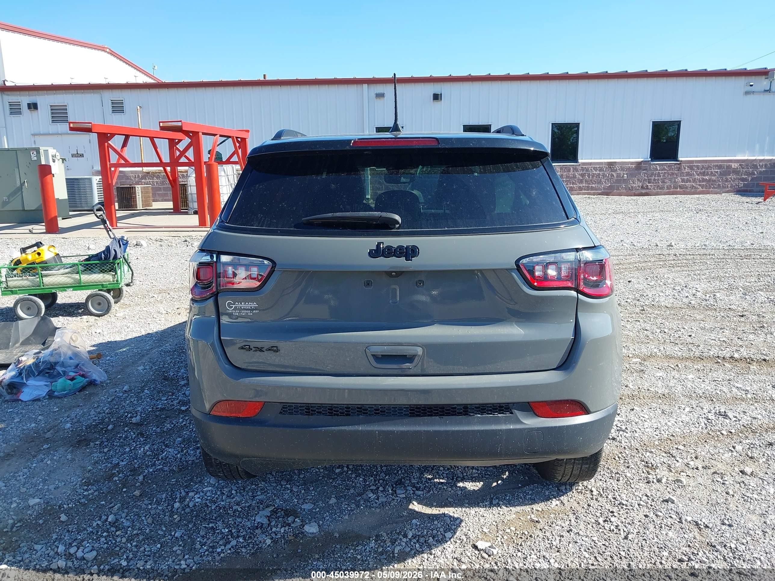 2024 Jeep Compass Latitude 4x4 Серый vin: 3C4NJDBN0RT599890