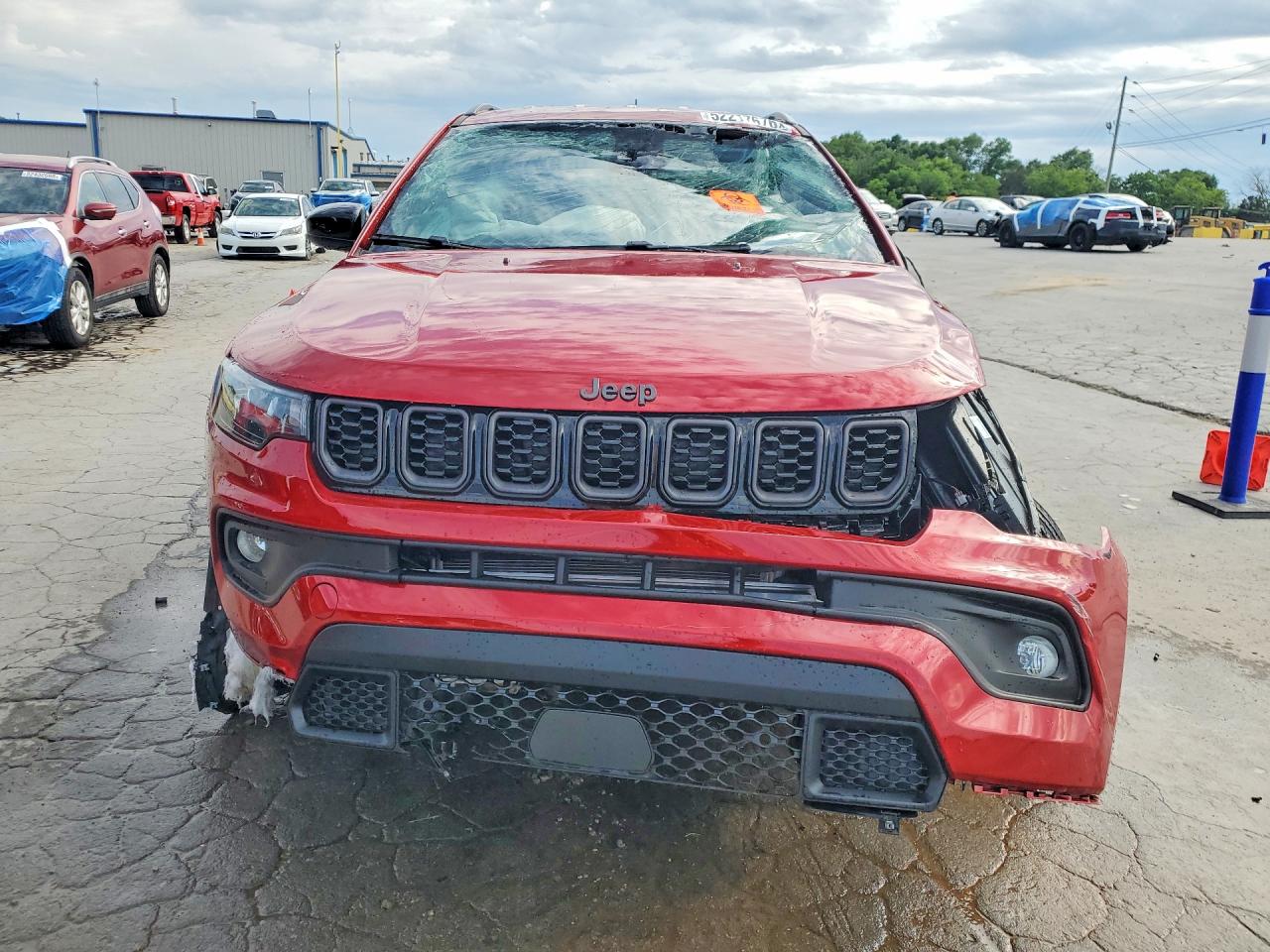 2026 Jeep Compass Latitude Maroon vin: 3C4NJDBN0TT223360