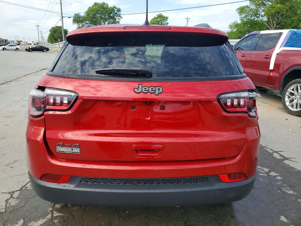 2026 Jeep Compass Latitude Maroon vin: 3C4NJDBN0TT223360