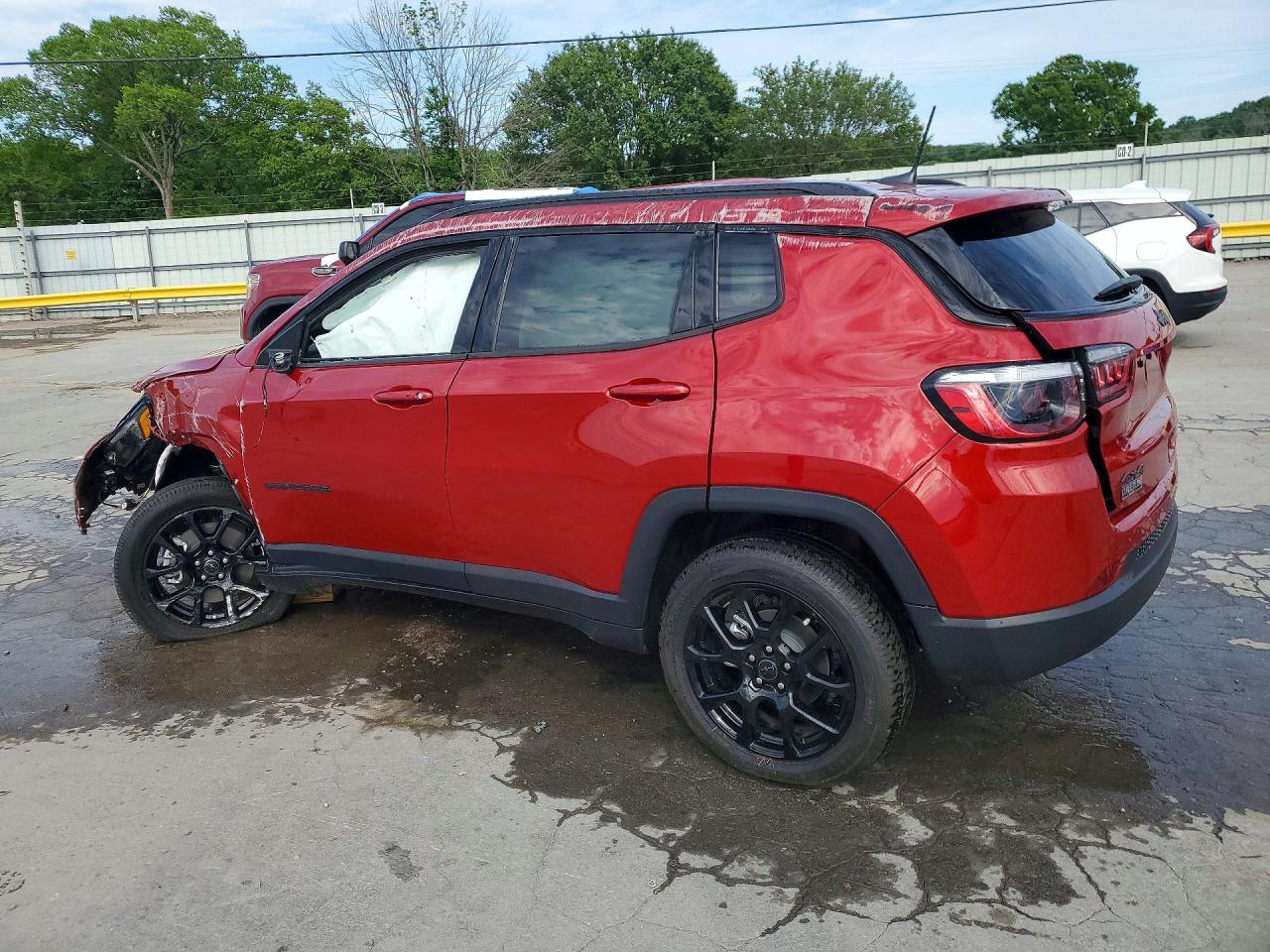 2026 Jeep Compass Latitude Maroon vin: 3C4NJDBN0TT223360