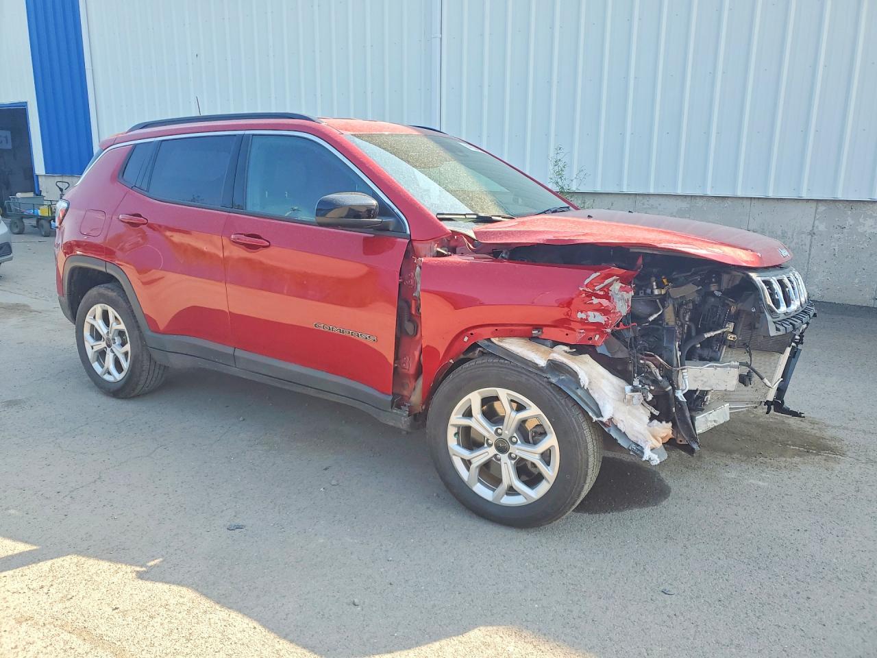 2025 Jeep Compass Latitude Red vin: 3C4NJDBN1ST606707