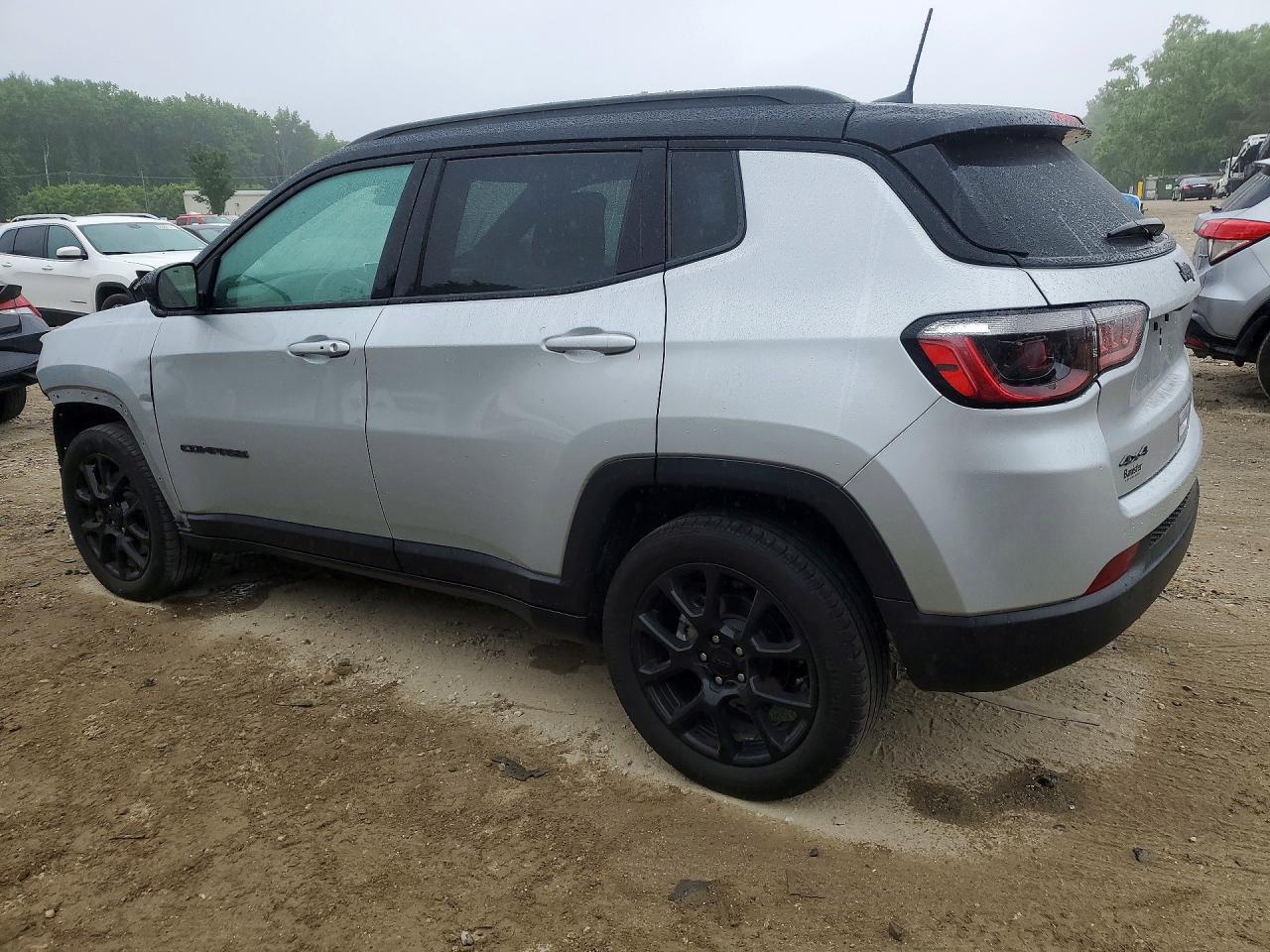2024 Jeep Compass Latitude Silver vin: 3C4NJDBN2RT132177