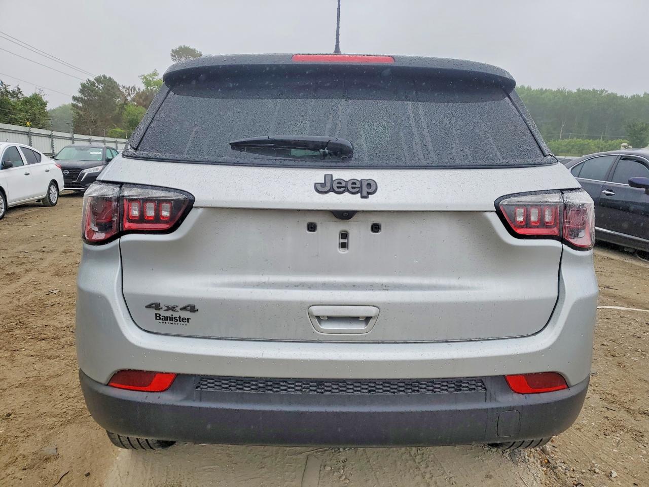 2024 Jeep Compass Latitude Silver vin: 3C4NJDBN2RT132177