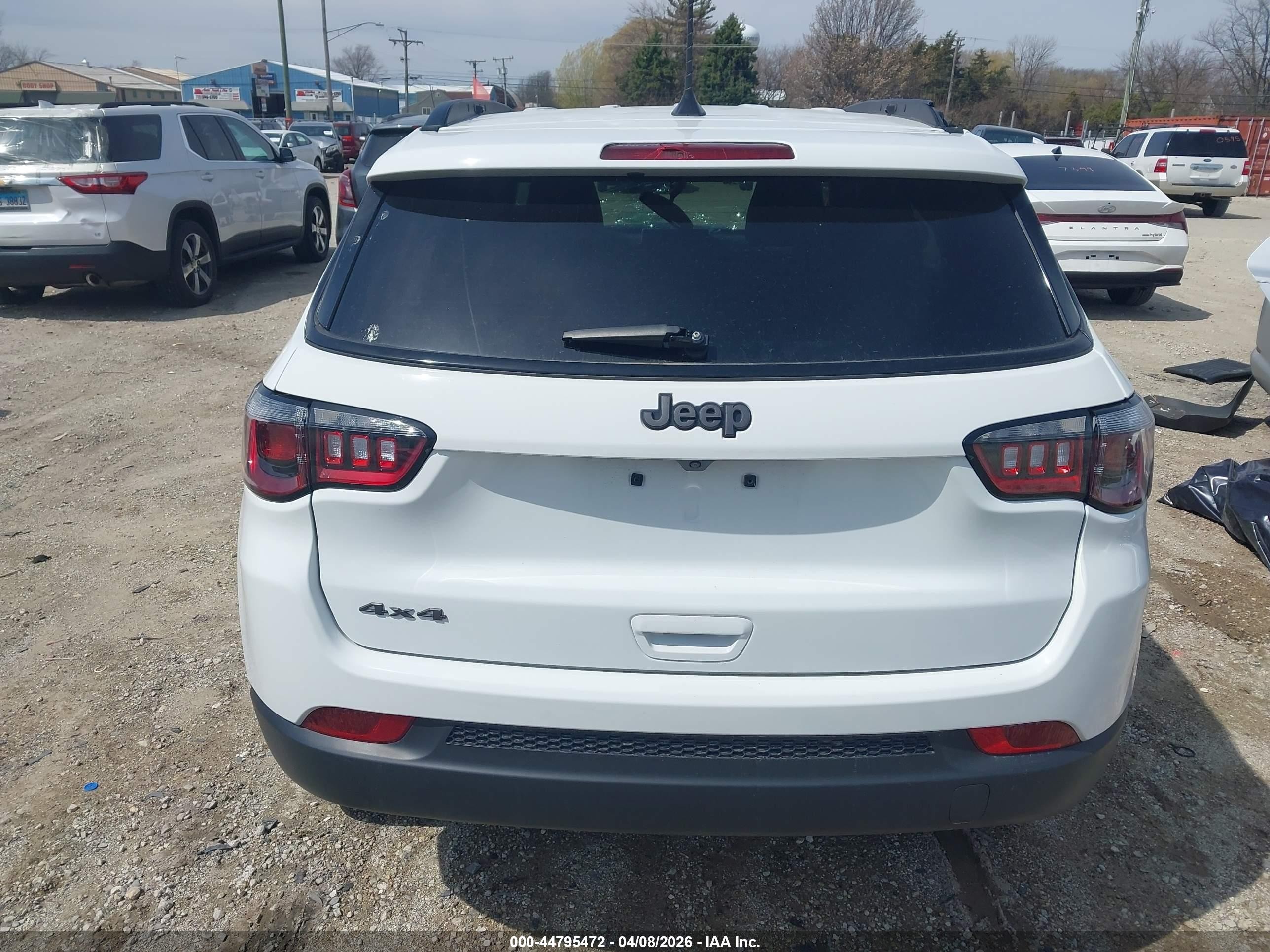 2025 Jeep Compass Latitude 4x4 White vin: 3C4NJDBN2ST569067