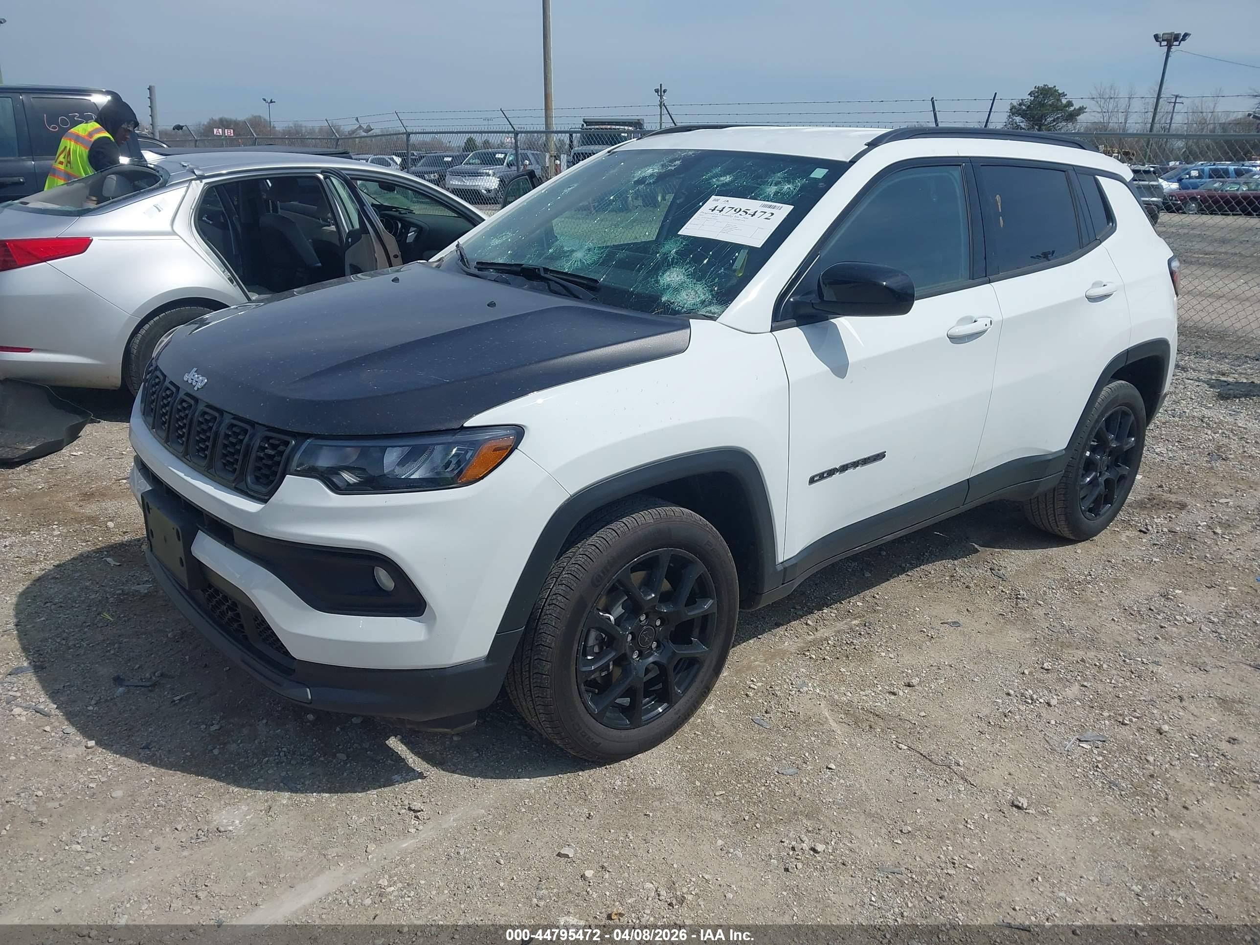 2025 Jeep Compass Latitude 4x4 White vin: 3C4NJDBN2ST569067