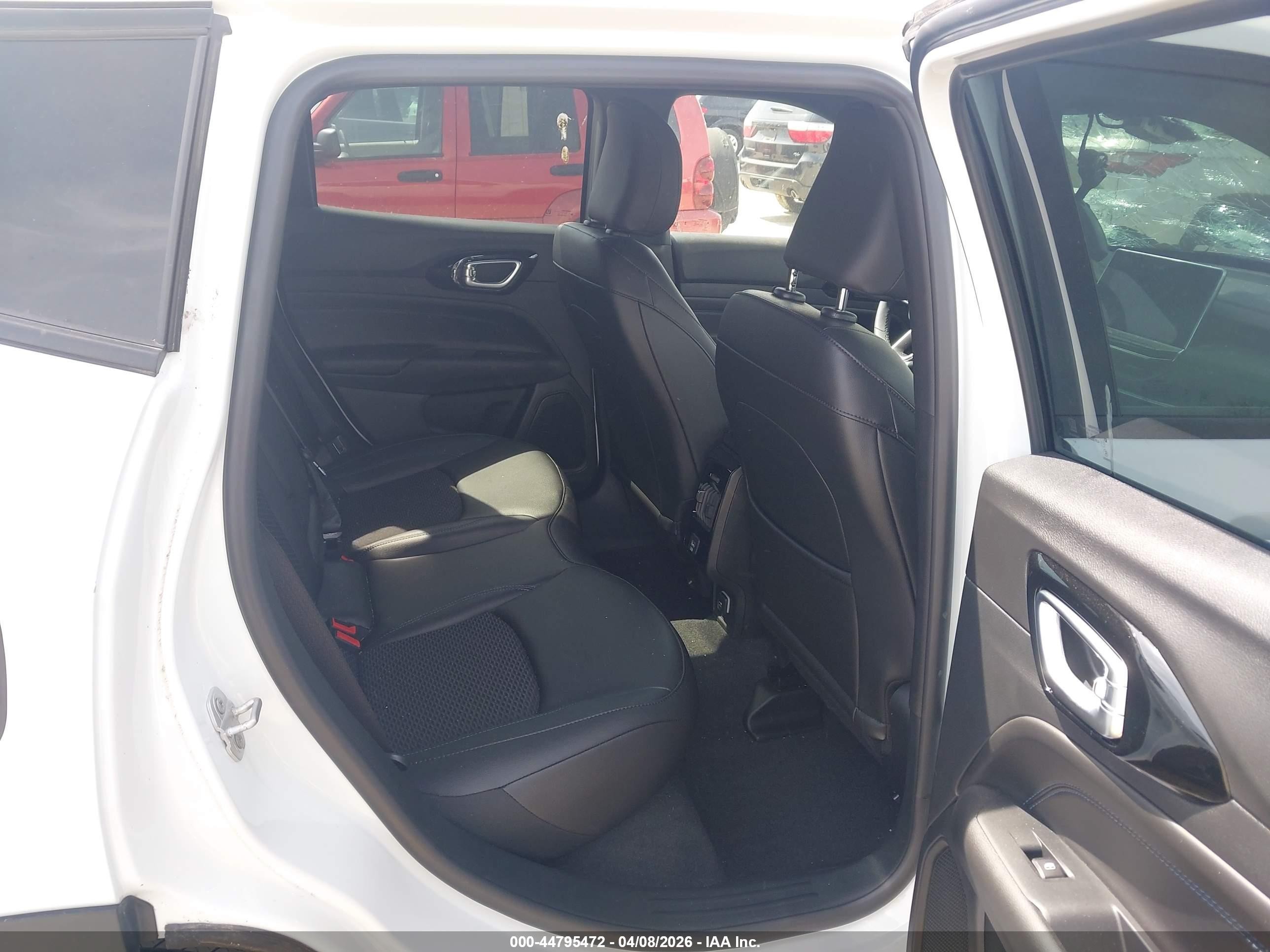 2025 Jeep Compass Latitude 4x4 White vin: 3C4NJDBN2ST569067