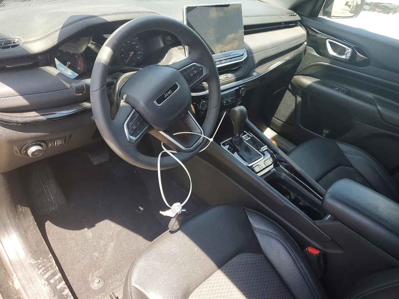 2026 Jeep Compass Latitude Черный vin: 3C4NJDBN2TT159807
