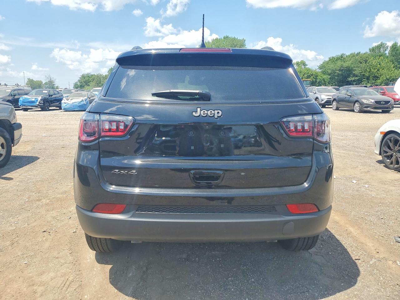 2026 Jeep Compass Latitude Черный vin: 3C4NJDBN2TT159807