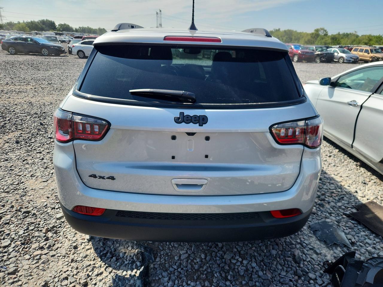 2026 Jeep Compass Latitude Silver vin: 3C4NJDBN3TT180410
