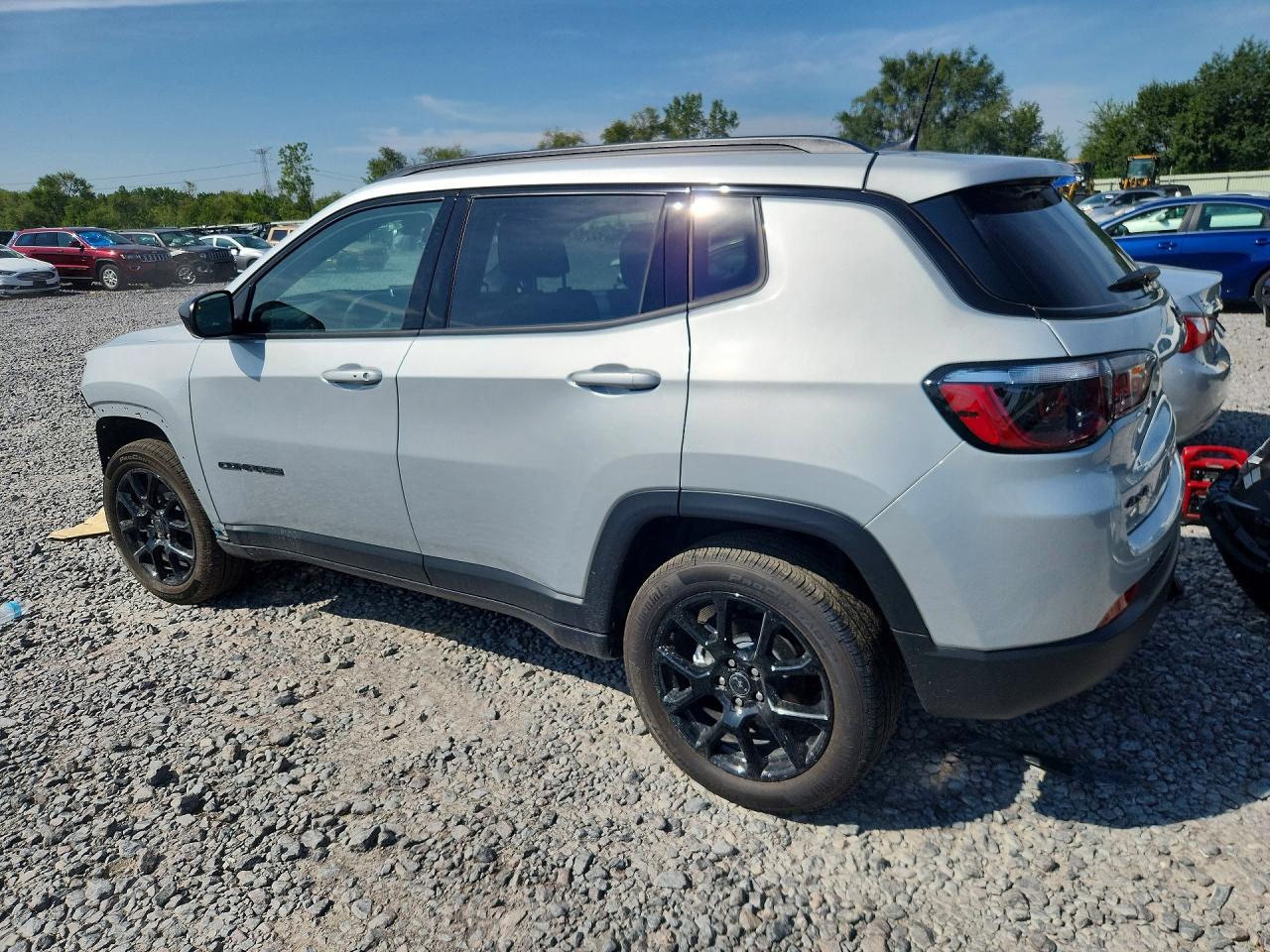 2026 Jeep Compass Latitude Silver vin: 3C4NJDBN3TT180410
