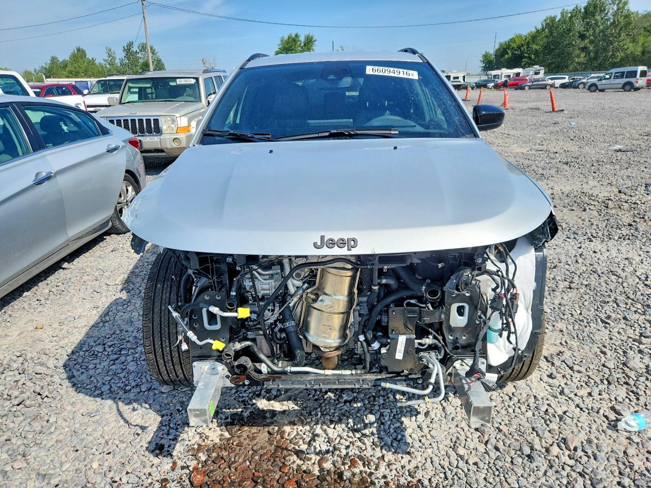 2026 Jeep Compass Latitude Silver vin: 3C4NJDBN3TT180410