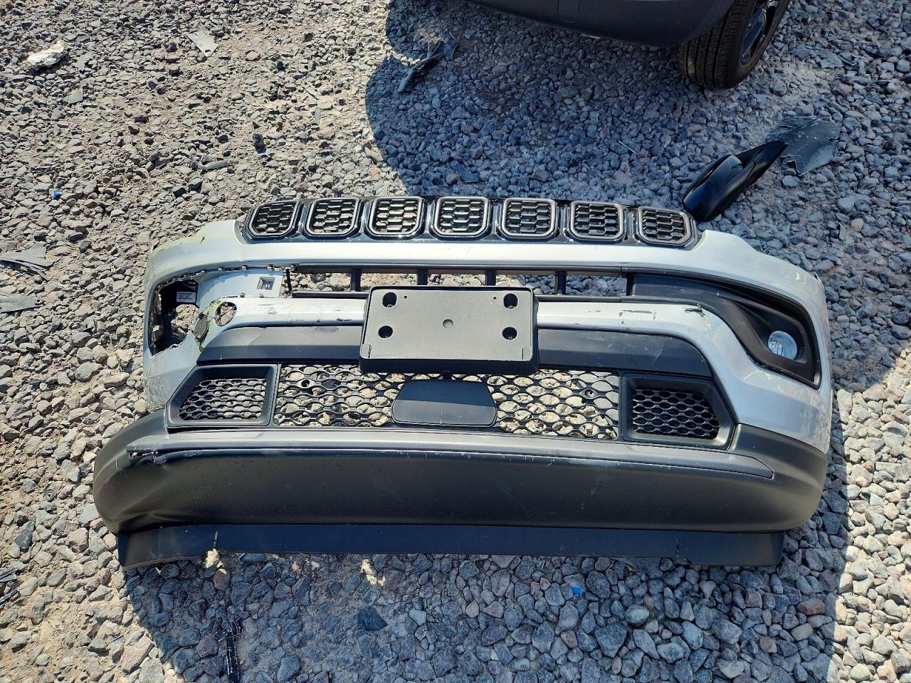 2026 Jeep Compass Latitude Silver vin: 3C4NJDBN3TT180410