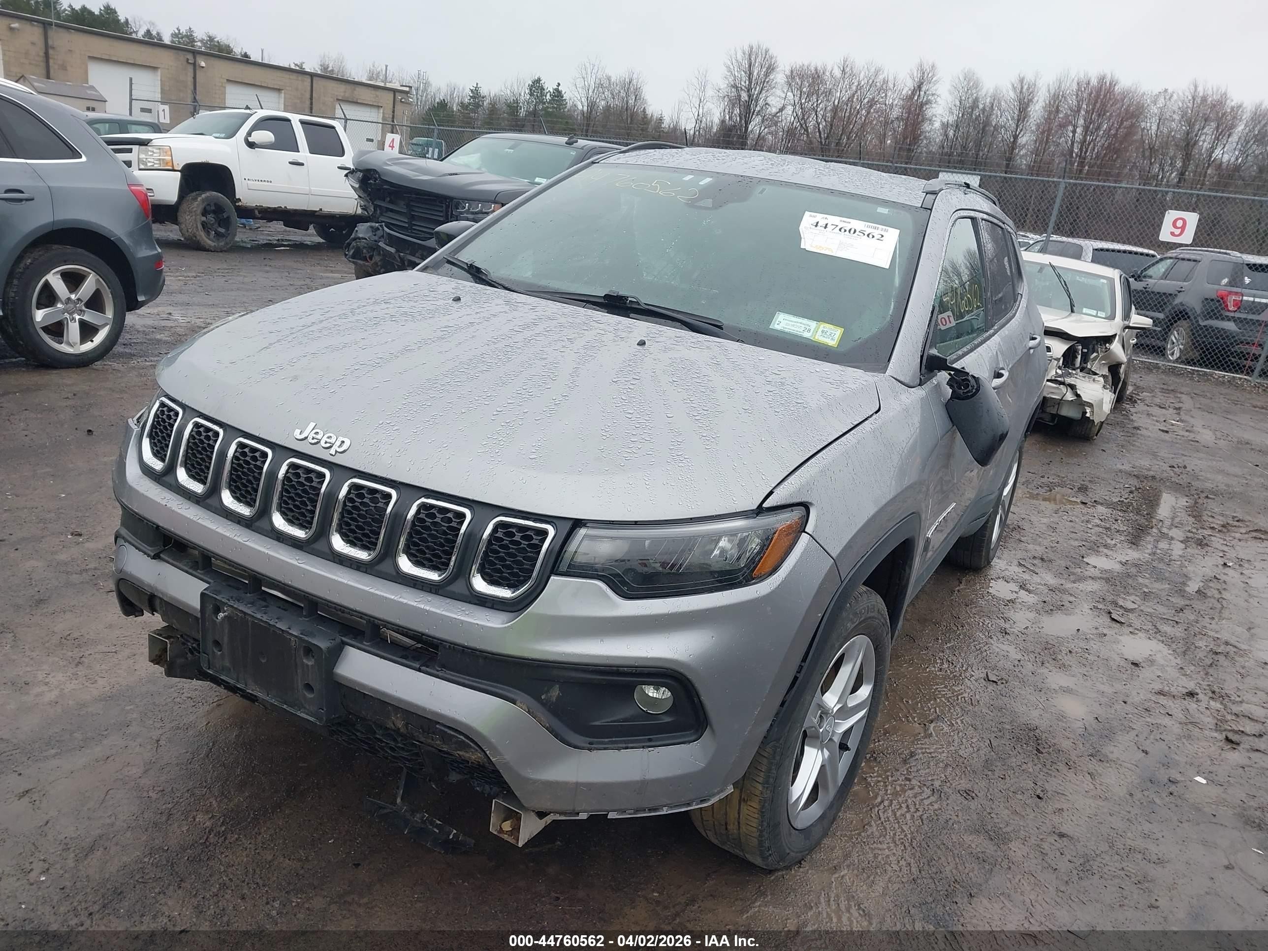 2023 Jeep Compass Latitude 4x4 Silver vin: 3C4NJDBN4PT560247