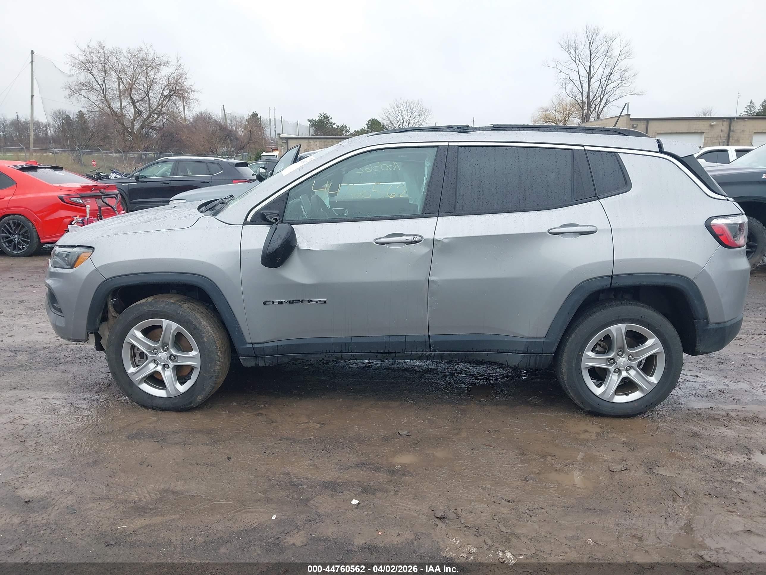 2023 Jeep Compass Latitude 4x4 Silver vin: 3C4NJDBN4PT560247