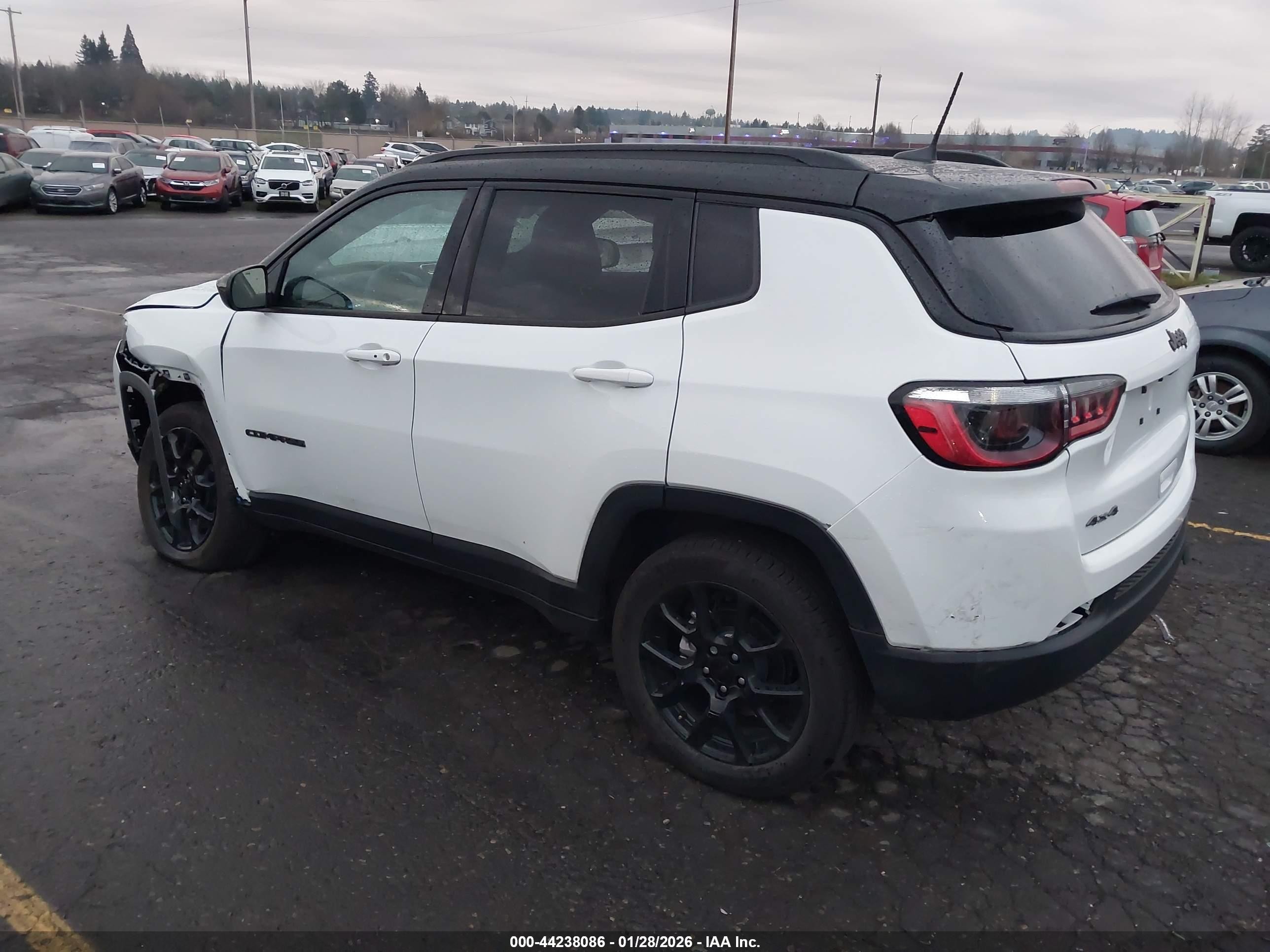 2024 Jeep Compass Latitude 4x4 White vin: 3C4NJDBN4RT166945