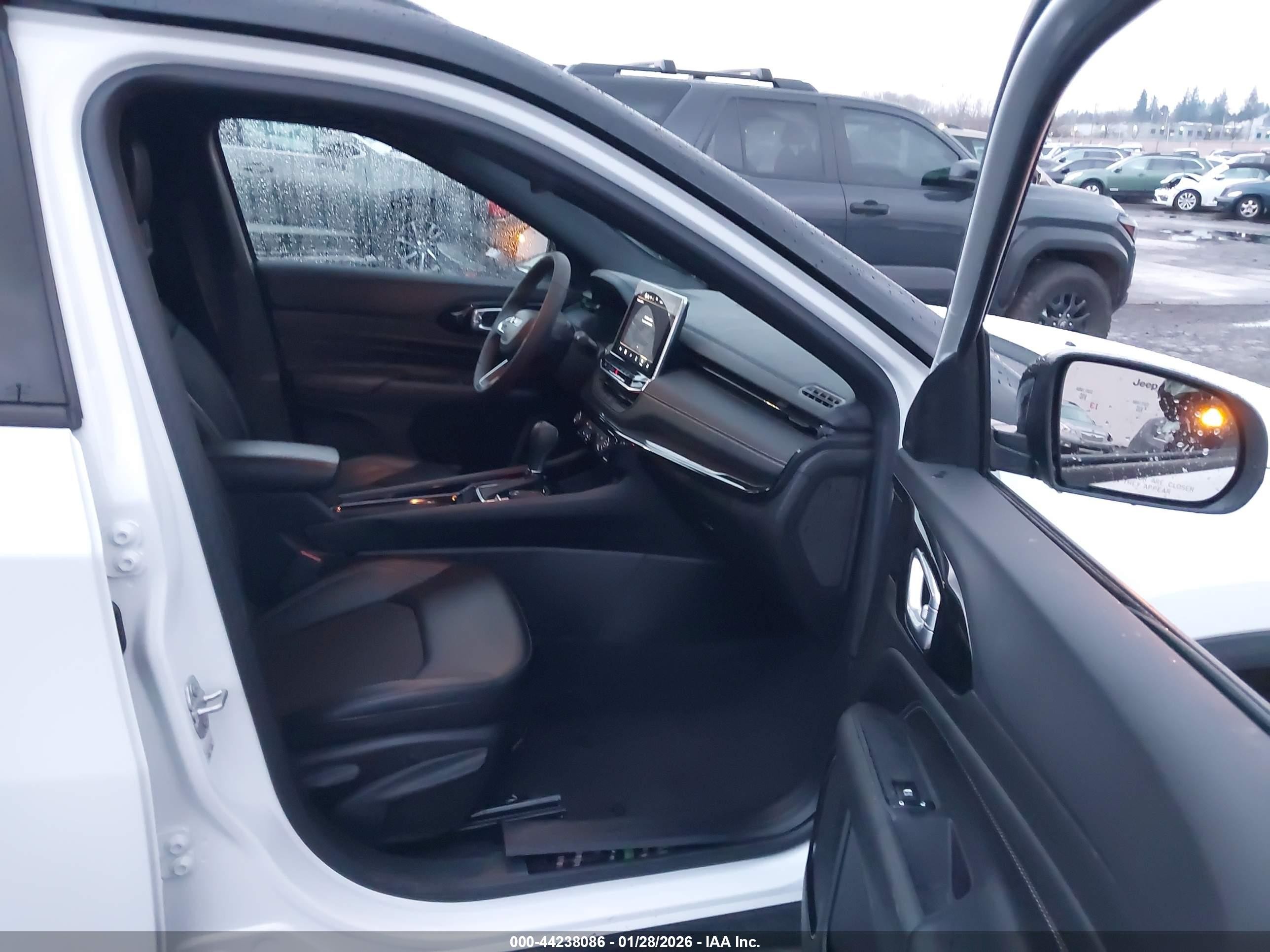 2024 Jeep Compass Latitude 4x4 White vin: 3C4NJDBN4RT166945