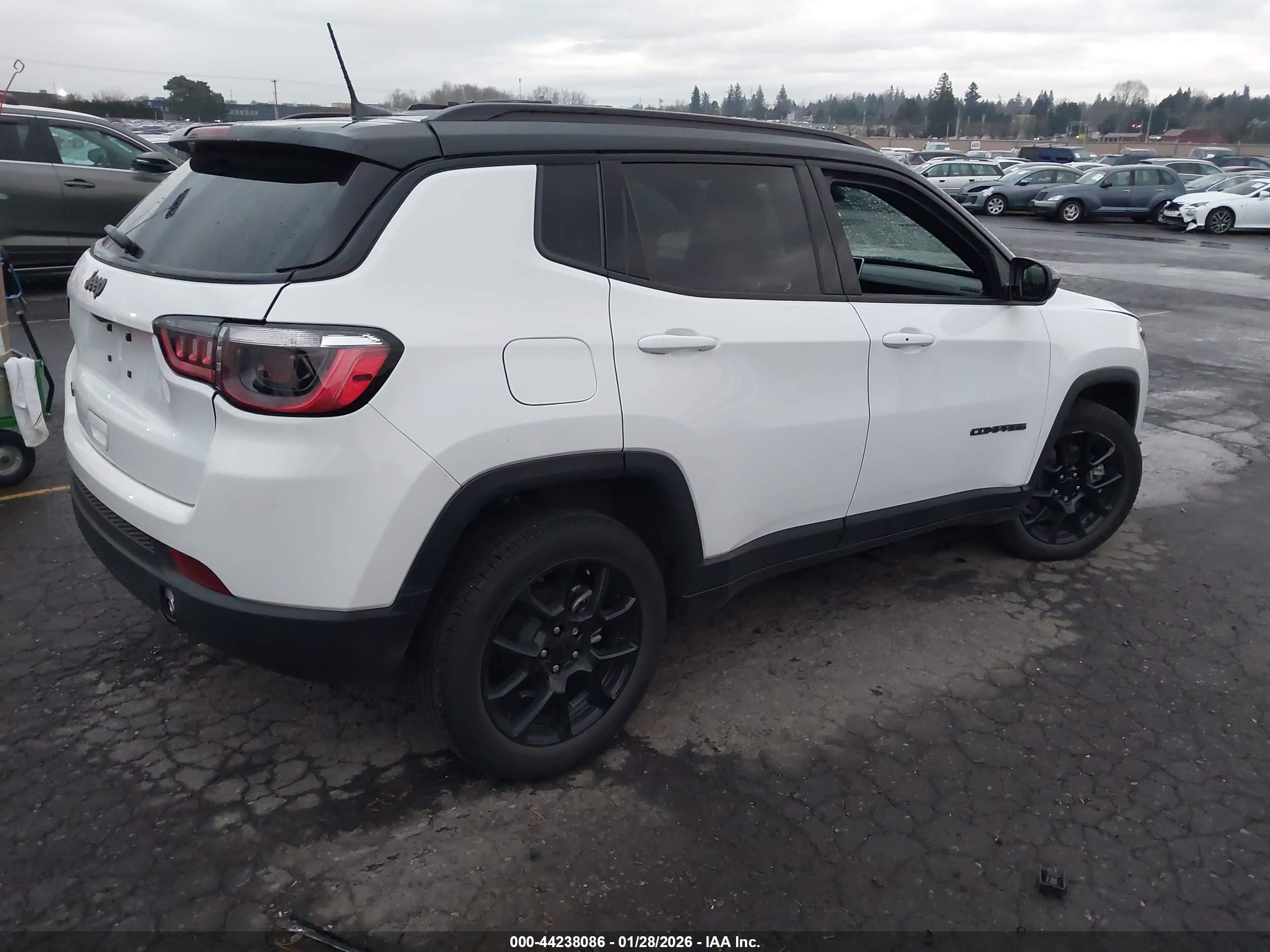 2024 Jeep Compass Latitude 4x4 White vin: 3C4NJDBN4RT166945