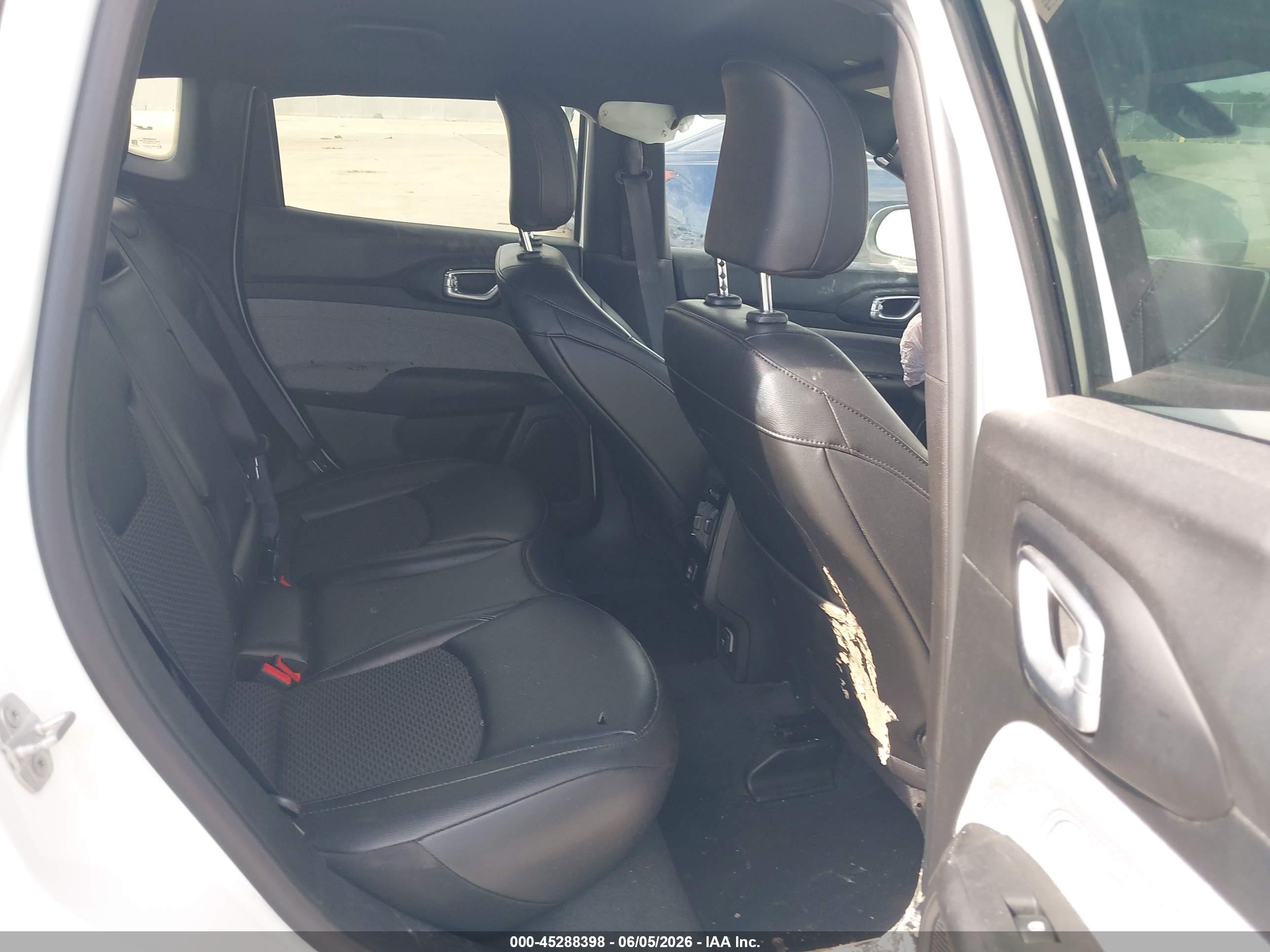 2026 Jeep Compass Latitude White vin: 3C4NJDBN4TT189889