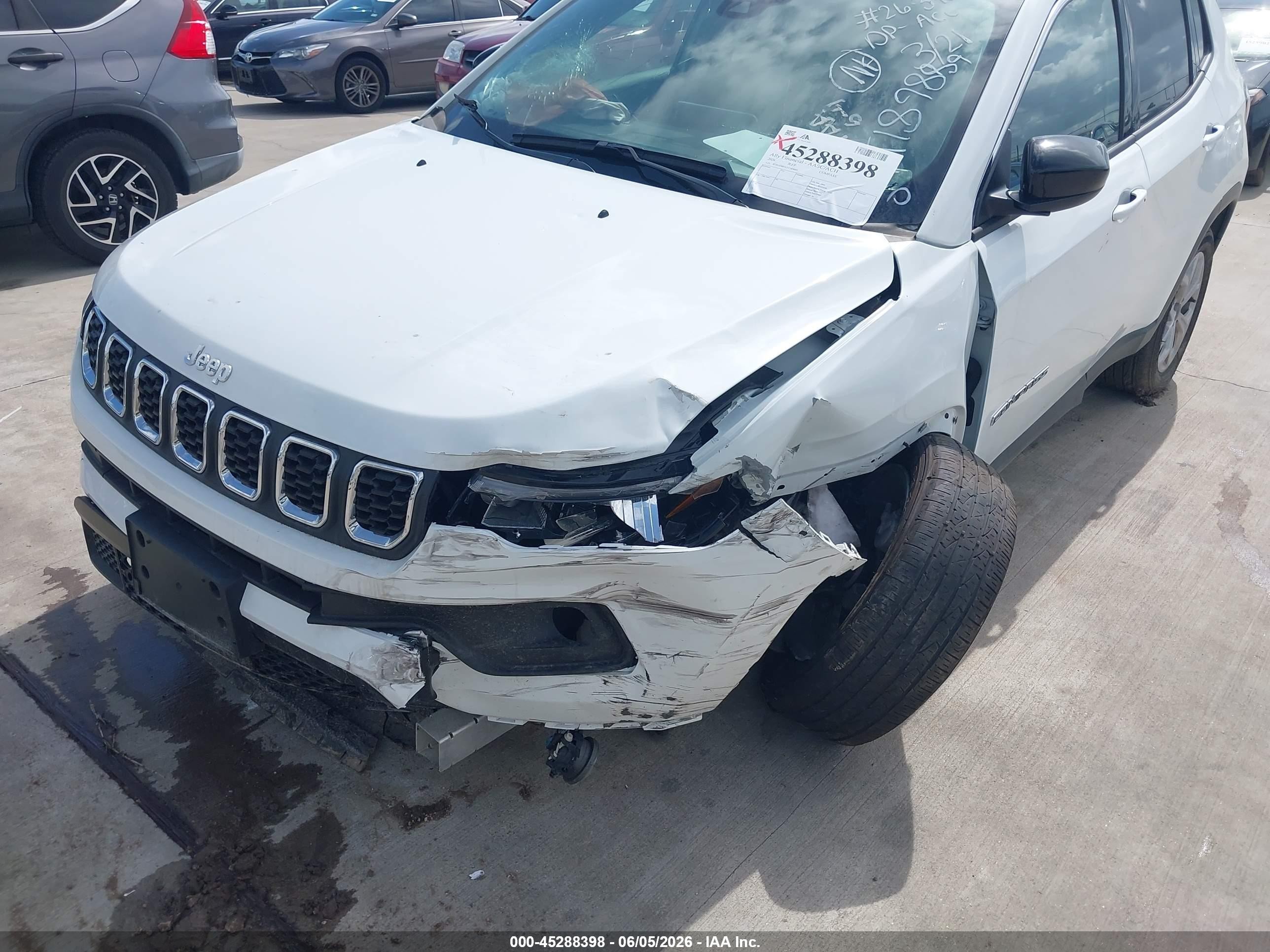 2026 Jeep Compass Latitude White vin: 3C4NJDBN4TT189889