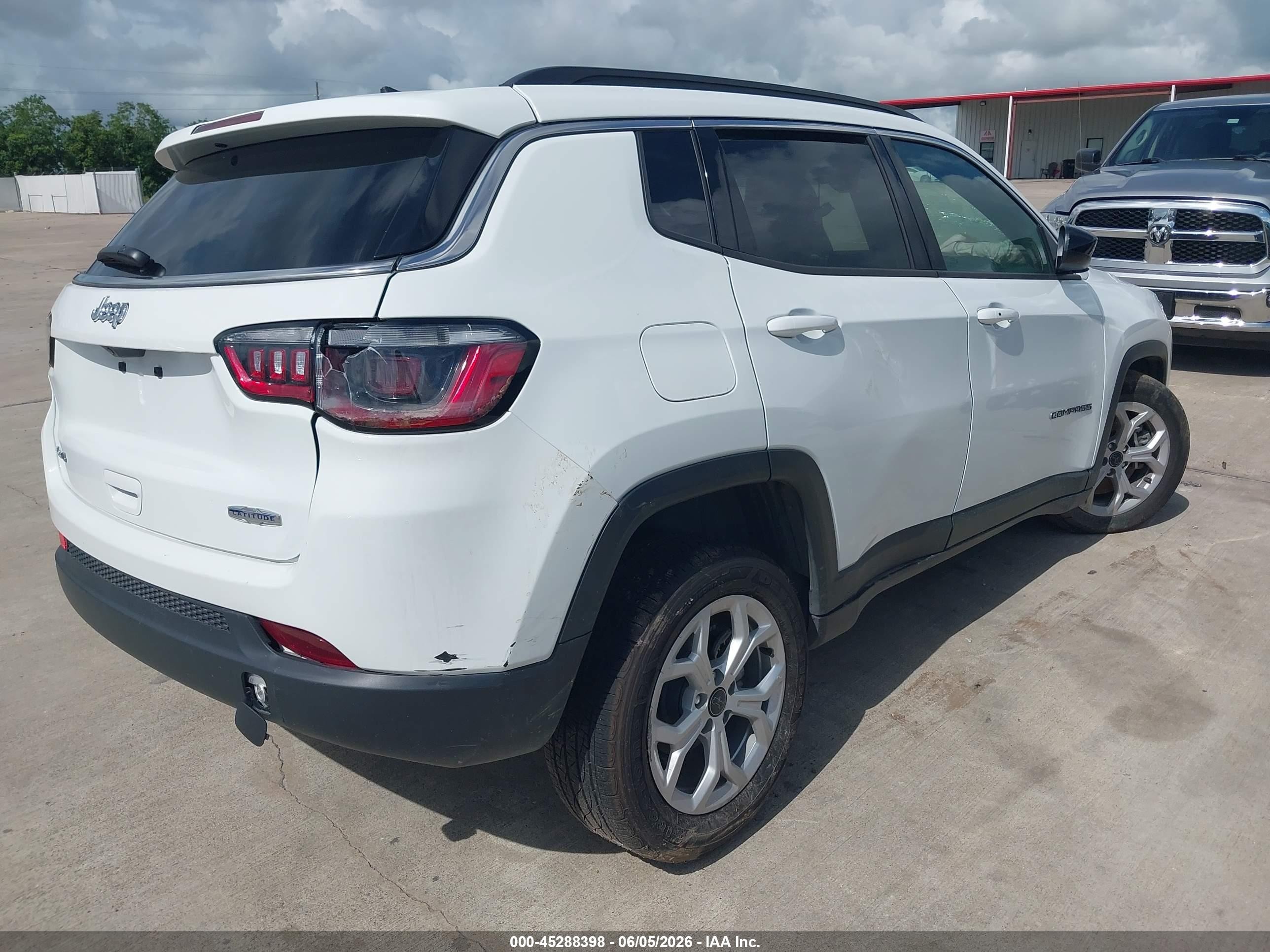 2026 Jeep Compass Latitude White vin: 3C4NJDBN4TT189889