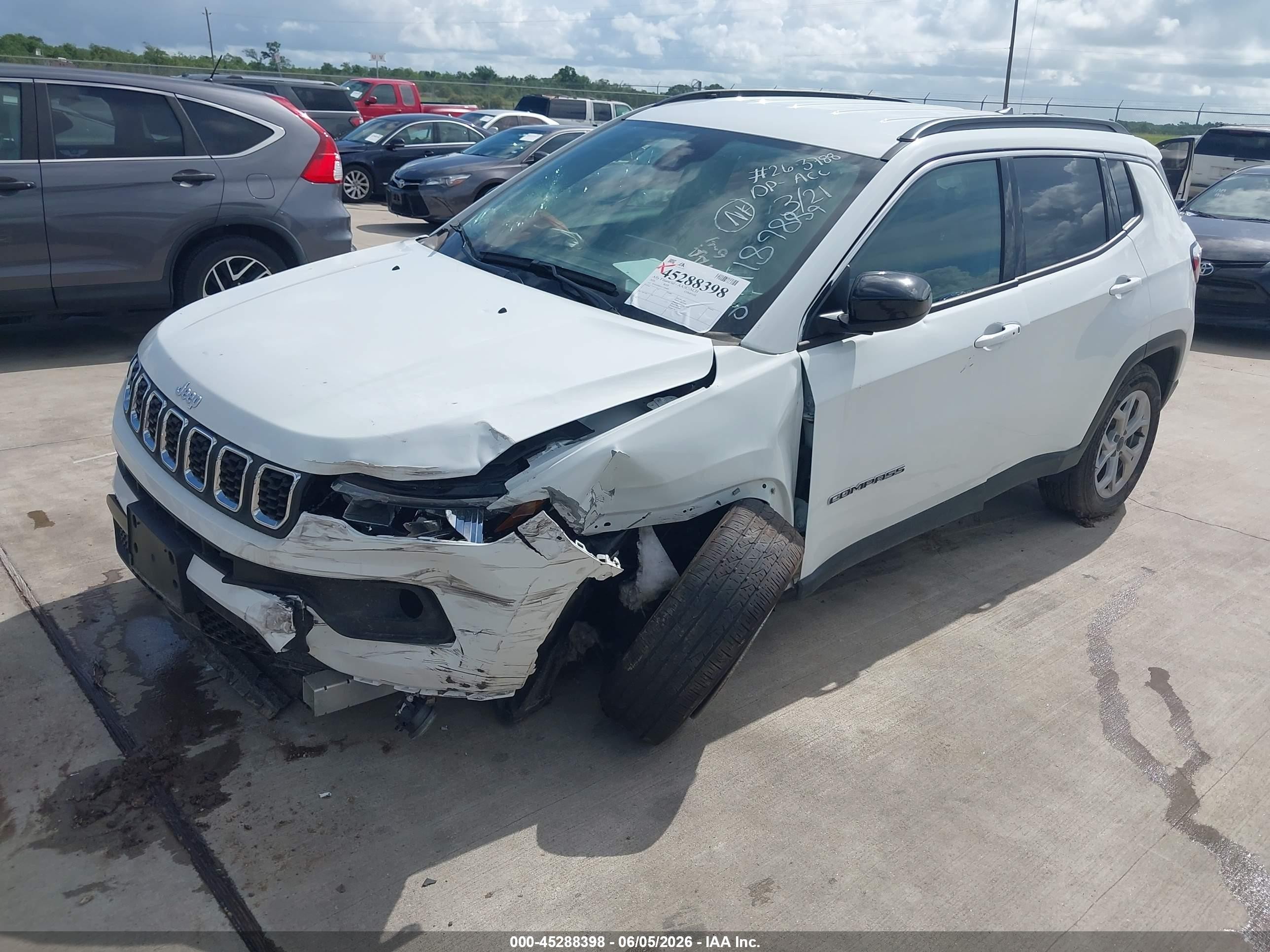 2026 Jeep Compass Latitude White vin: 3C4NJDBN4TT189889