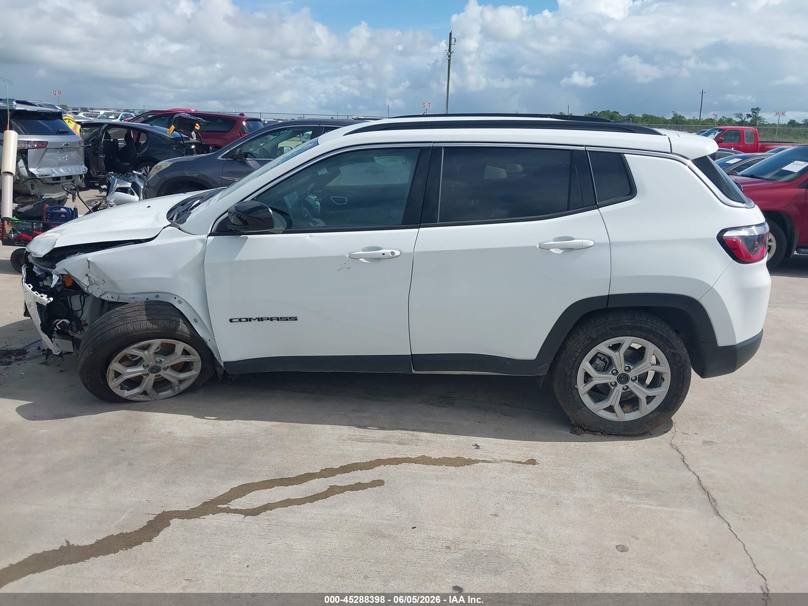 2026 Jeep Compass Latitude White vin: 3C4NJDBN4TT189889