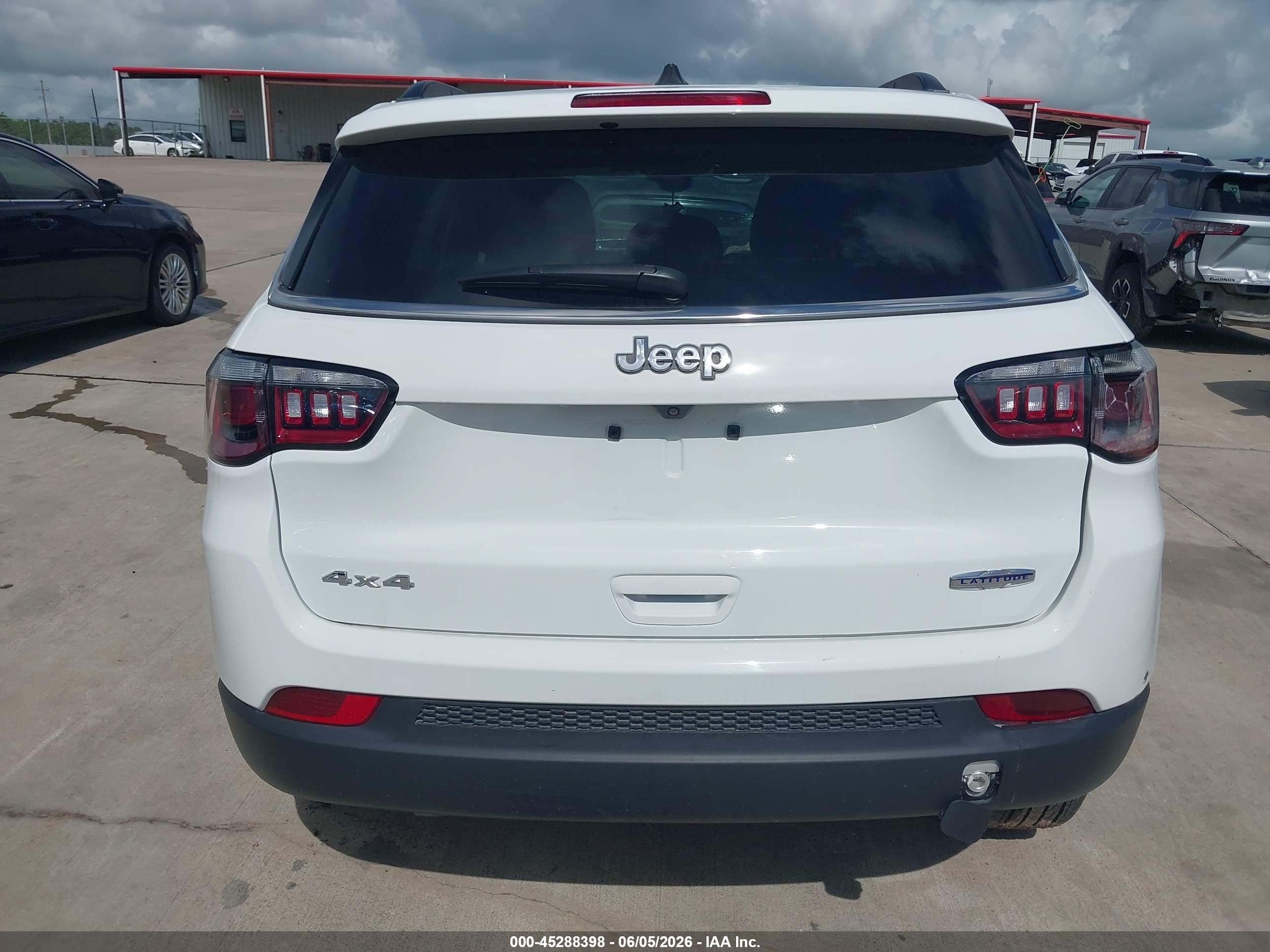 2026 Jeep Compass Latitude White vin: 3C4NJDBN4TT189889