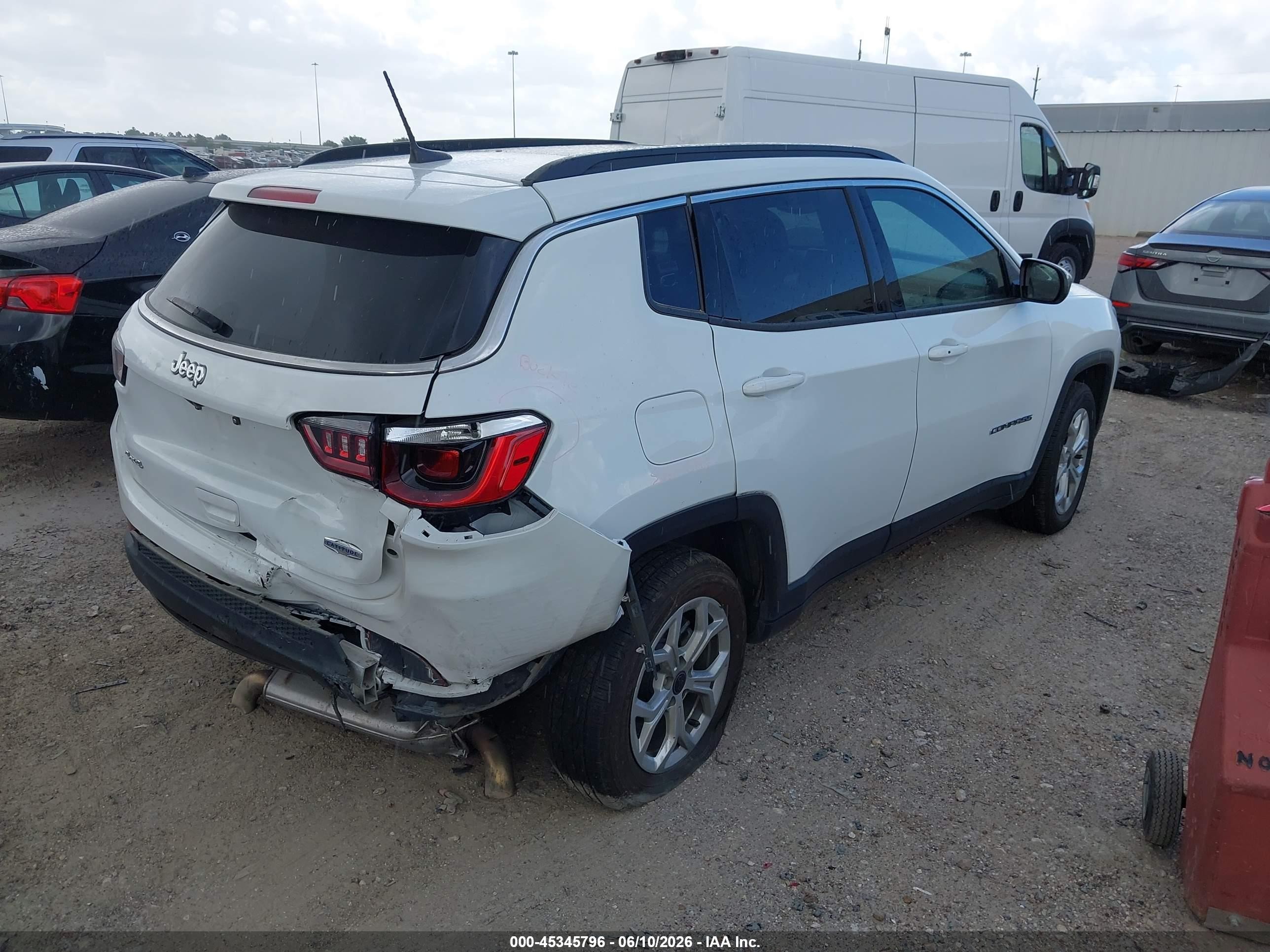 2025 Jeep Compass Latitude 4x4 White vin: 3C4NJDBN5ST547421