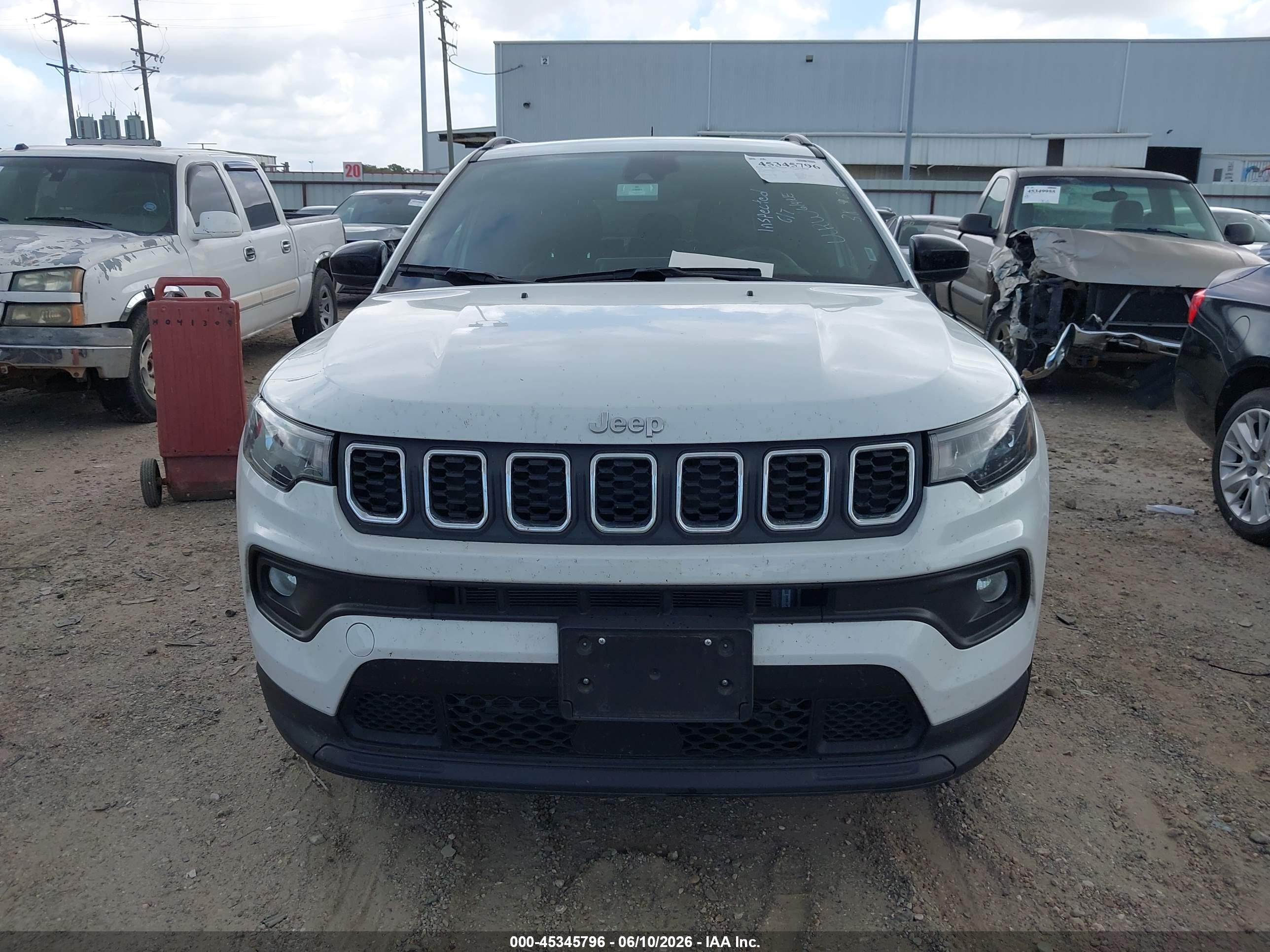 2025 Jeep Compass Latitude 4x4 White vin: 3C4NJDBN5ST547421