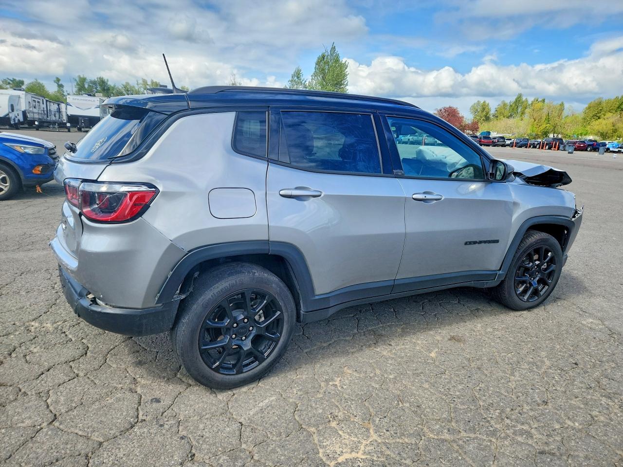 2023 Jeep Compass Latitude Silver vin: 3C4NJDBN7PT502262