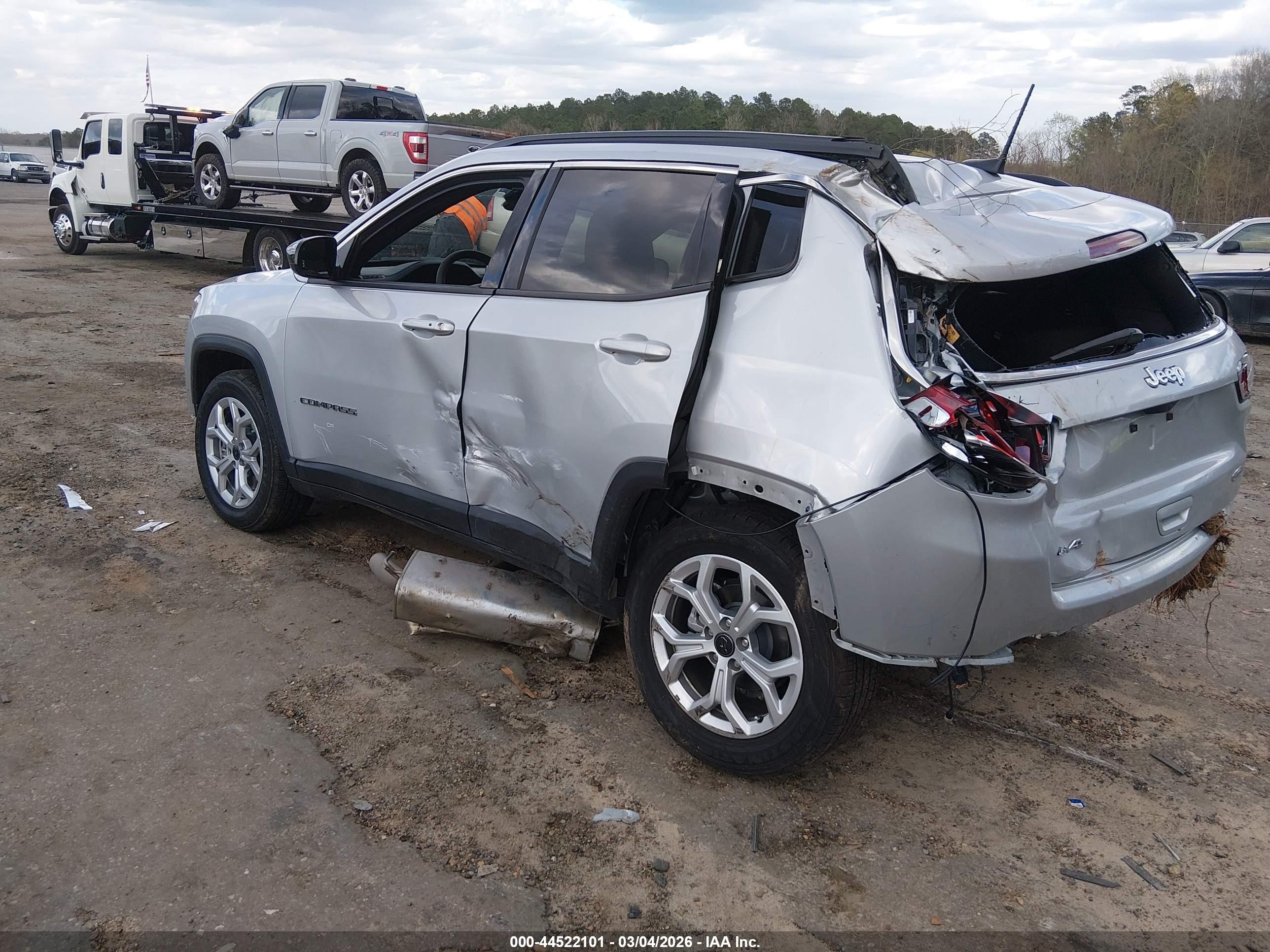 2025 Jeep Compass Latitude 4x4 Silver vin: 3C4NJDBN8ST529284