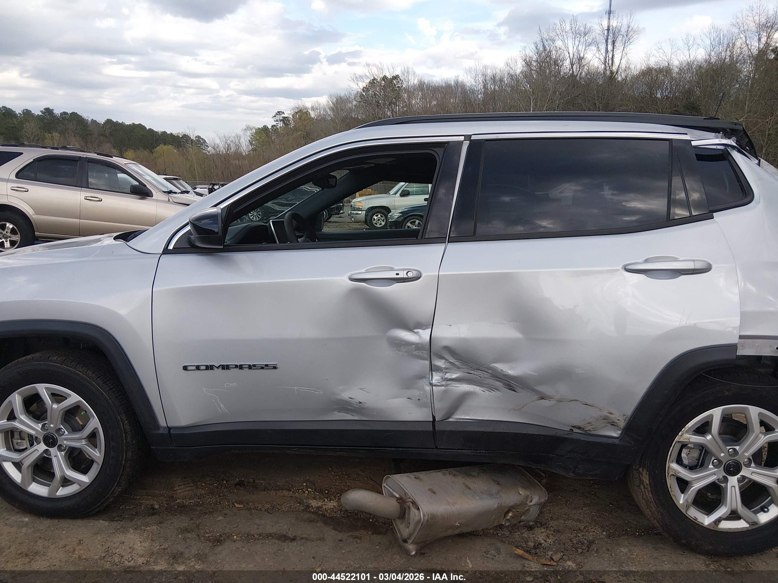 2025 Jeep Compass Latitude 4x4 Silver vin: 3C4NJDBN8ST529284