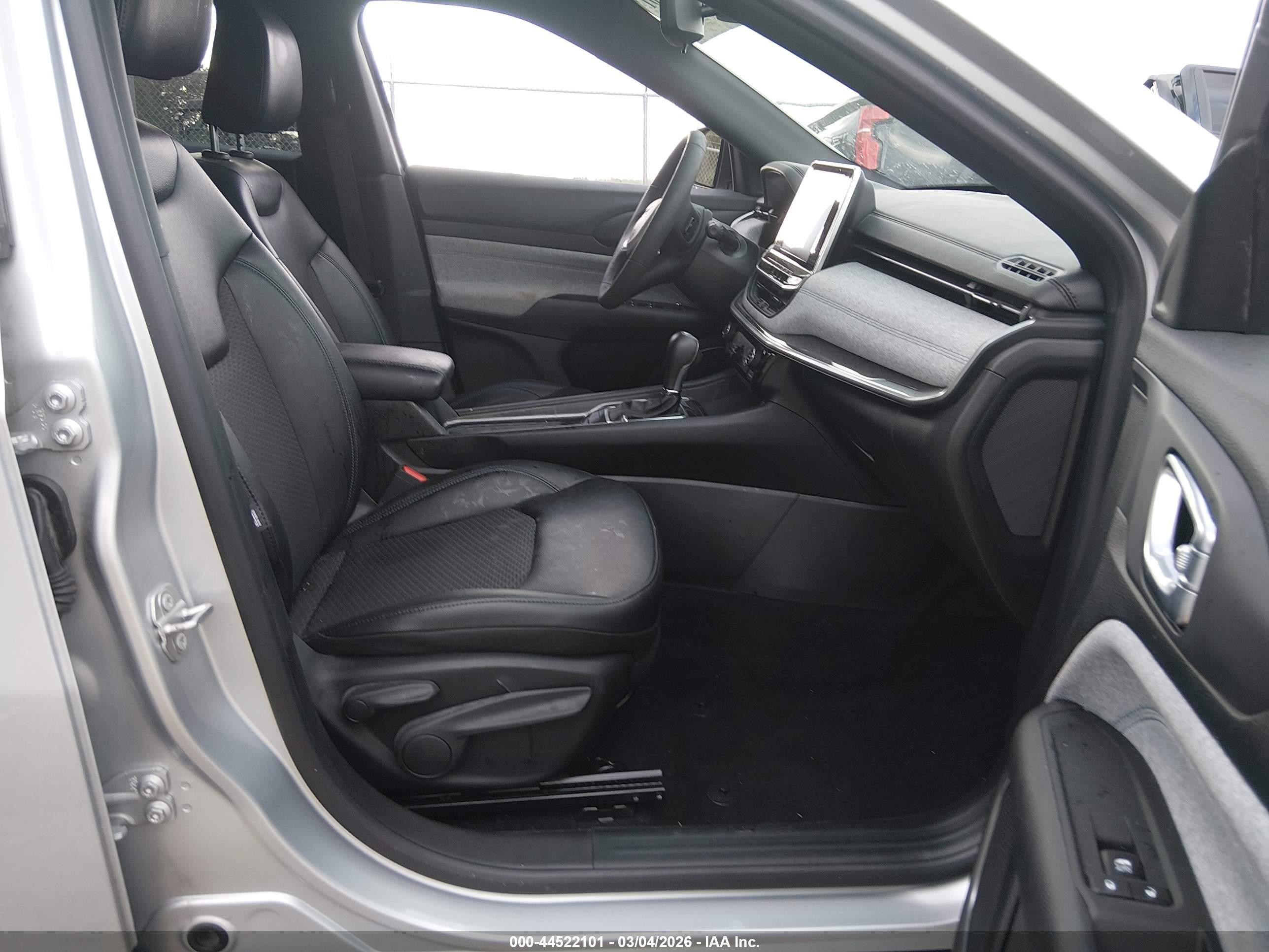 2025 Jeep Compass Latitude 4x4 Silver vin: 3C4NJDBN8ST529284
