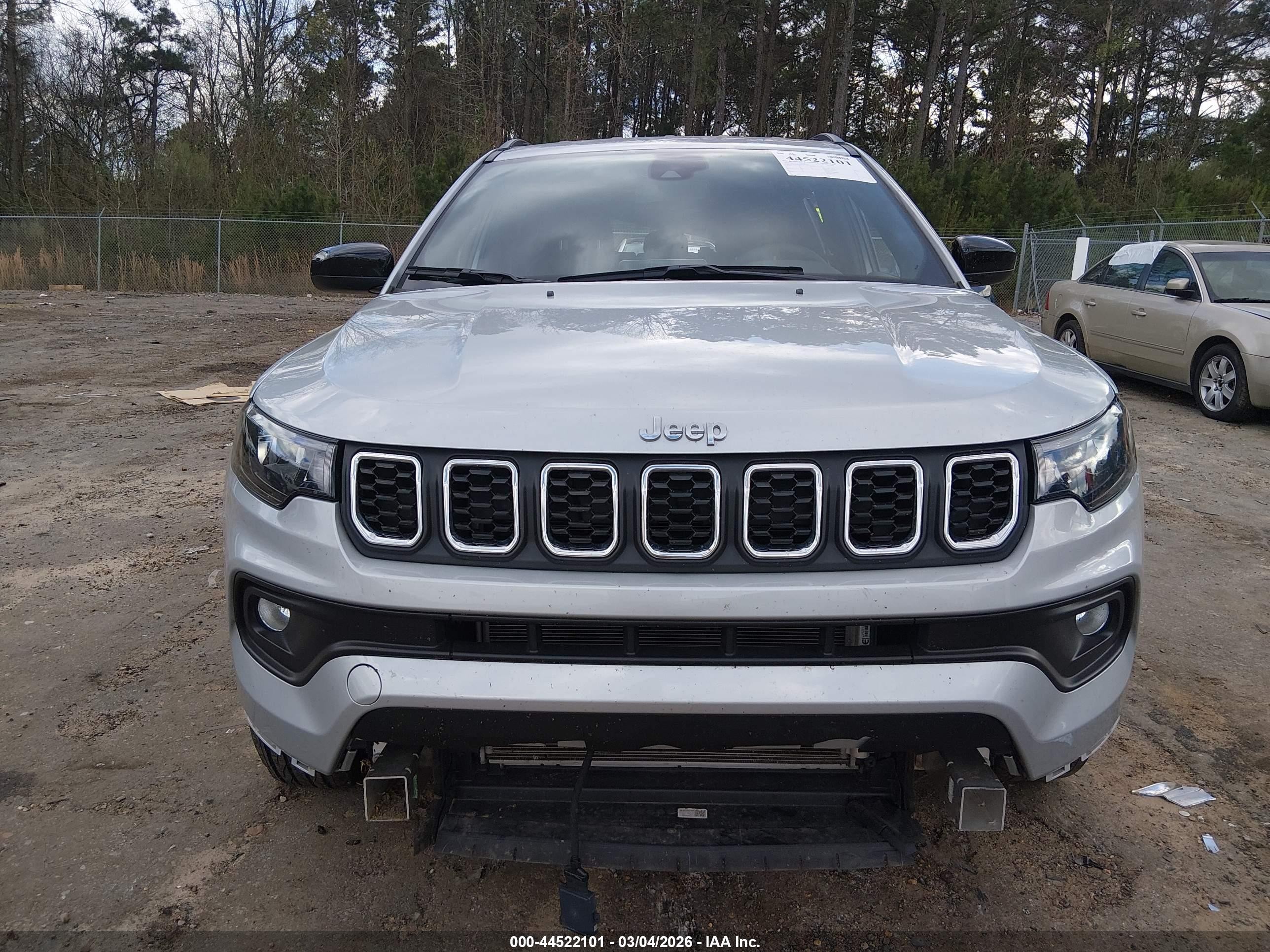 2025 Jeep Compass Latitude 4x4 Silver vin: 3C4NJDBN8ST529284