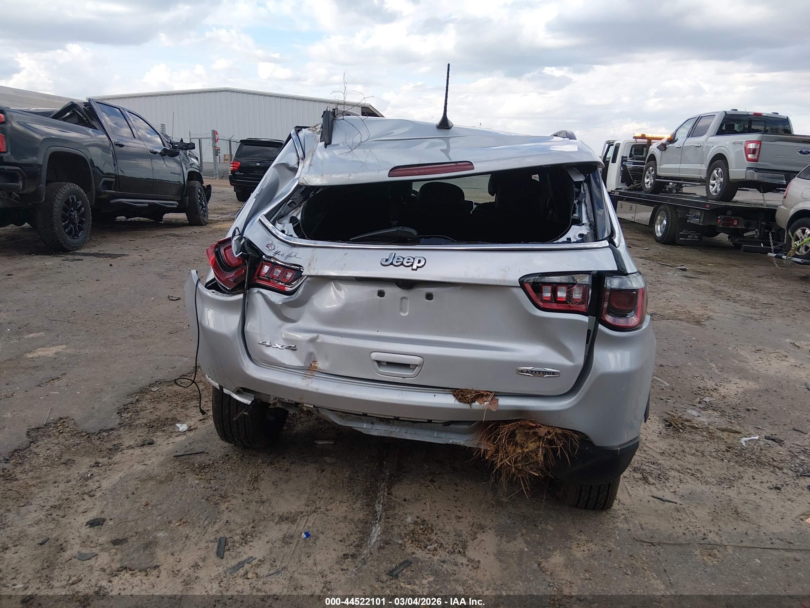 2025 Jeep Compass Latitude 4x4 Silver vin: 3C4NJDBN8ST529284