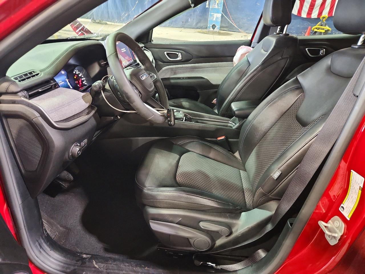 2025 Jeep Compass Latitude Red vin: 3C4NJDBN9ST620497