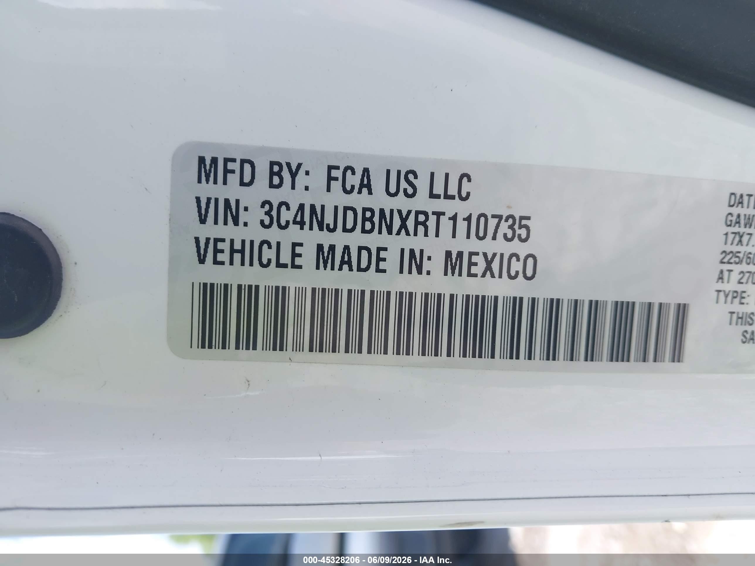 2024 Jeep Compass Latitude 4x4 White vin: 3C4NJDBNXRT110735