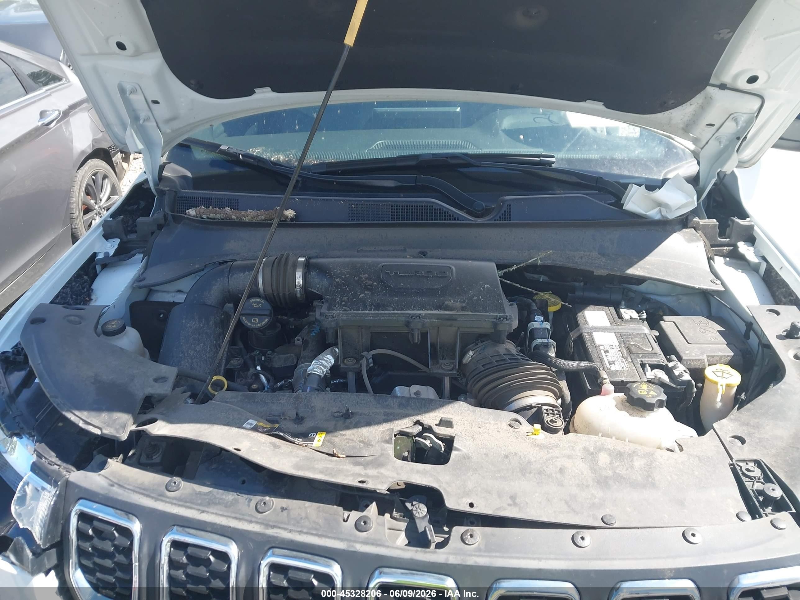2024 Jeep Compass Latitude 4x4 White vin: 3C4NJDBNXRT110735