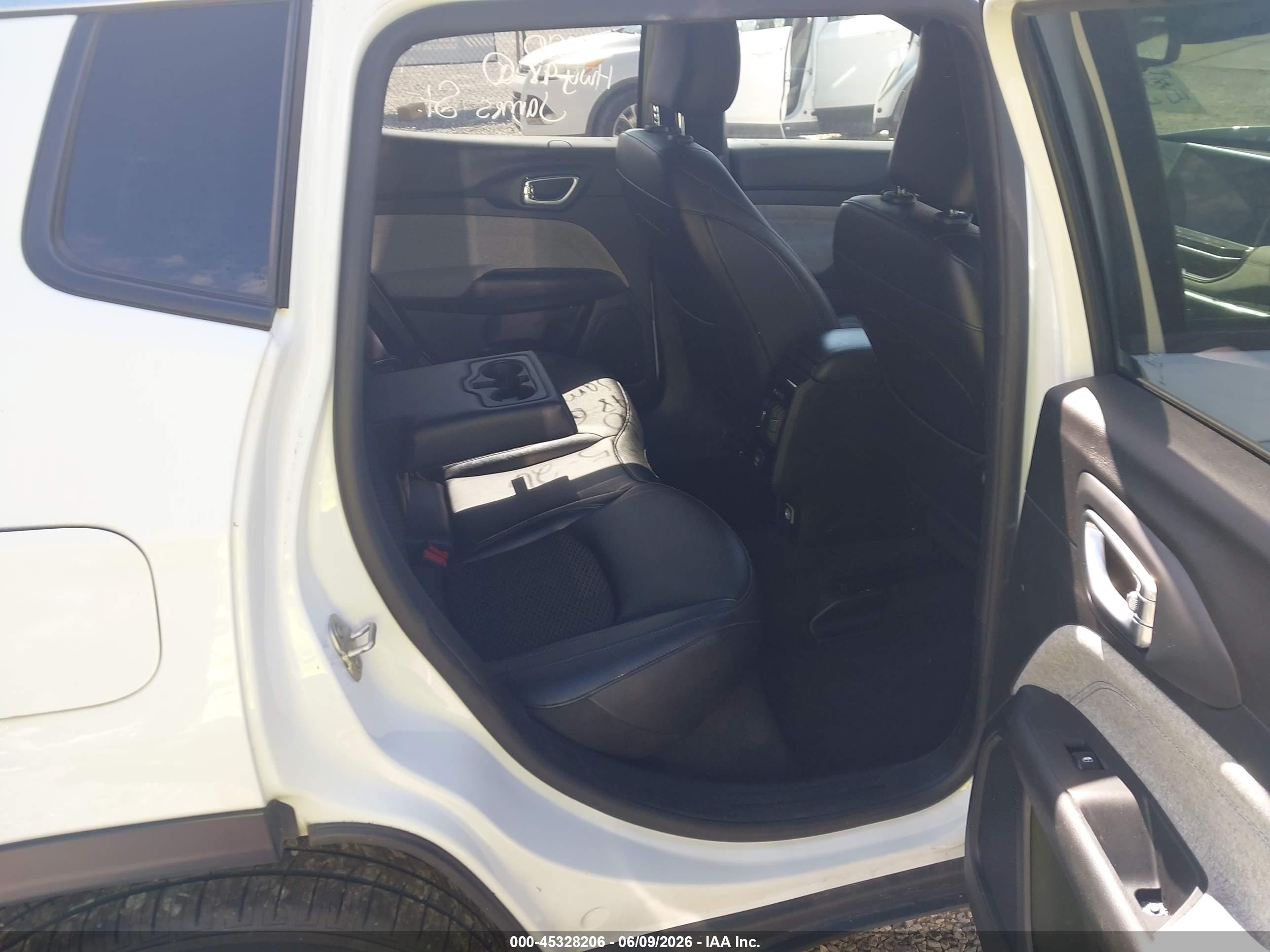 2024 Jeep Compass Latitude 4x4 White vin: 3C4NJDBNXRT110735
