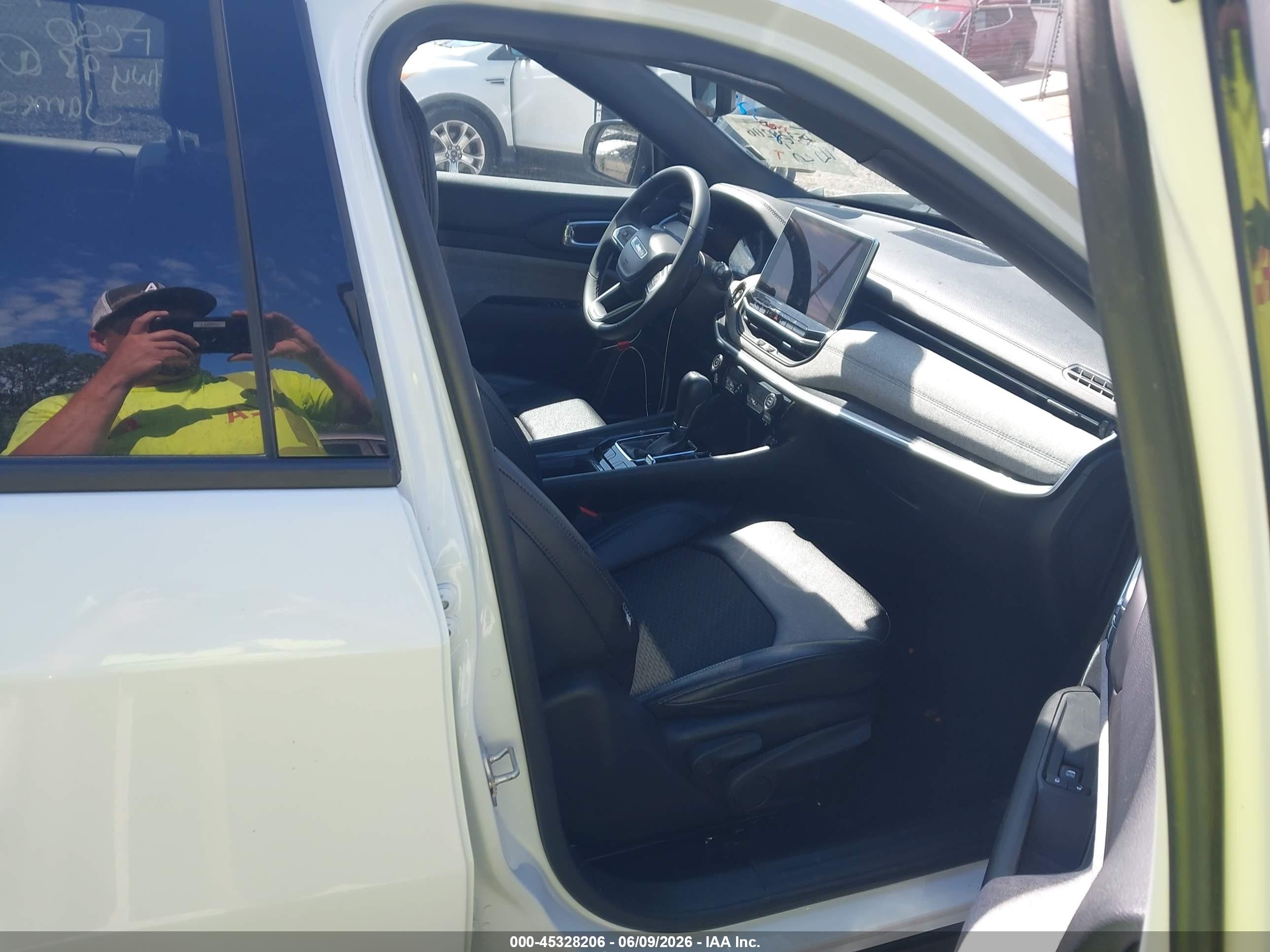 2024 Jeep Compass Latitude 4x4 White vin: 3C4NJDBNXRT110735