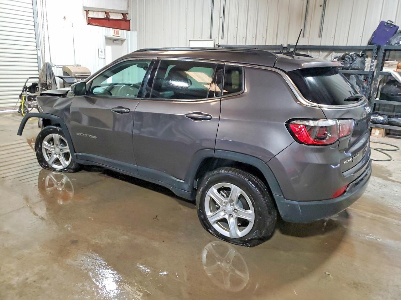 2024 Jeep Compass Latitude Gray vin: 3C4NJDBNXRT584409