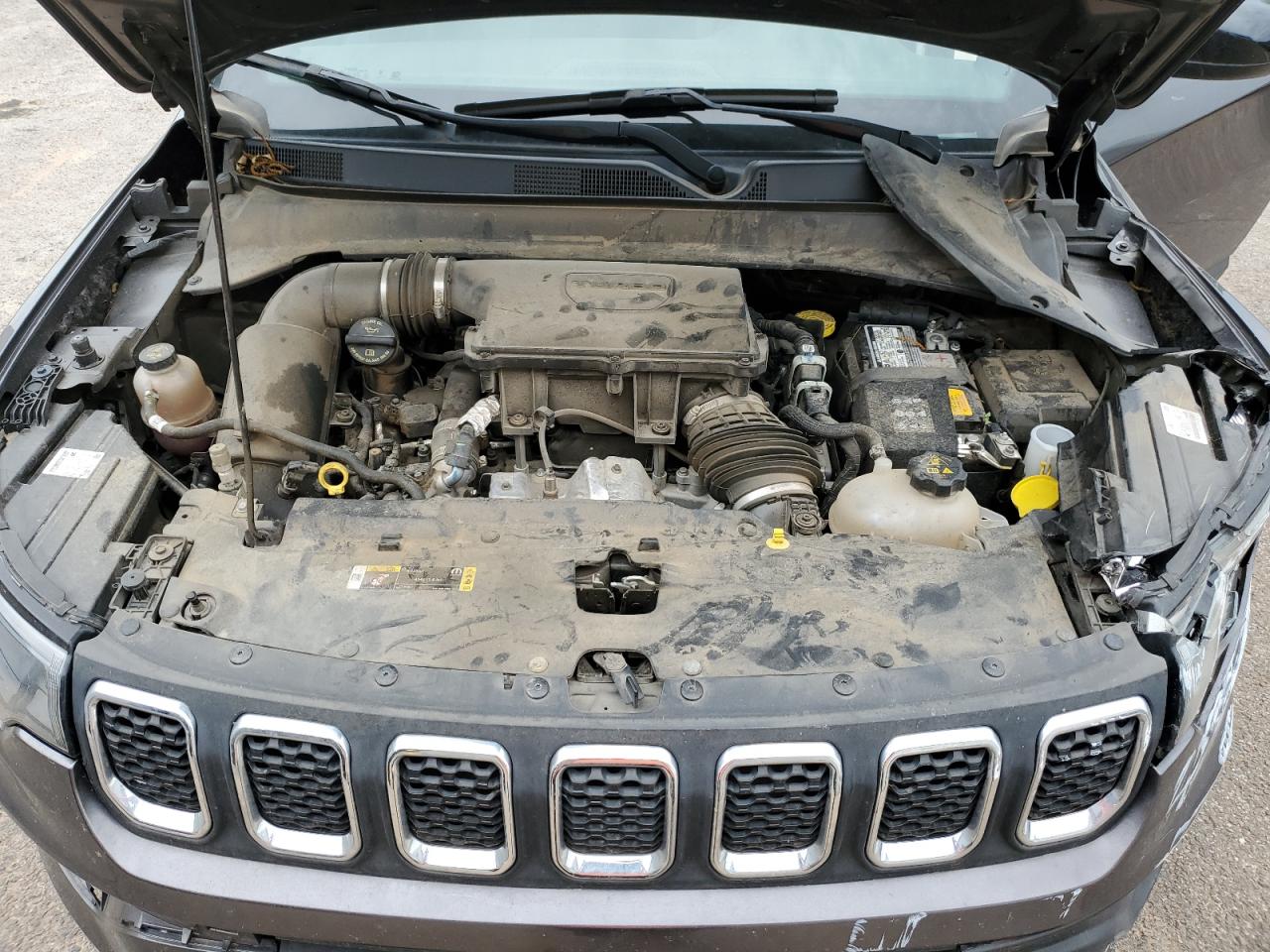 2024 Jeep Compass Latitude Gray vin: 3C4NJDBNXRT584409 Damage: Left Front Rail, Kinked, > 12 Inches