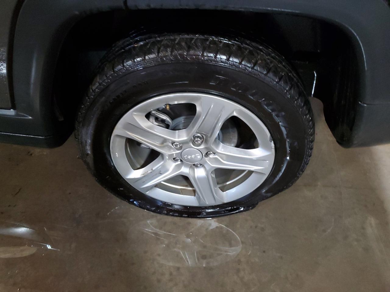 2024 Jeep Compass Latitude Gray vin: 3C4NJDBNXRT584409 Damage: Left Rear Tire, Cut, Replacement Required