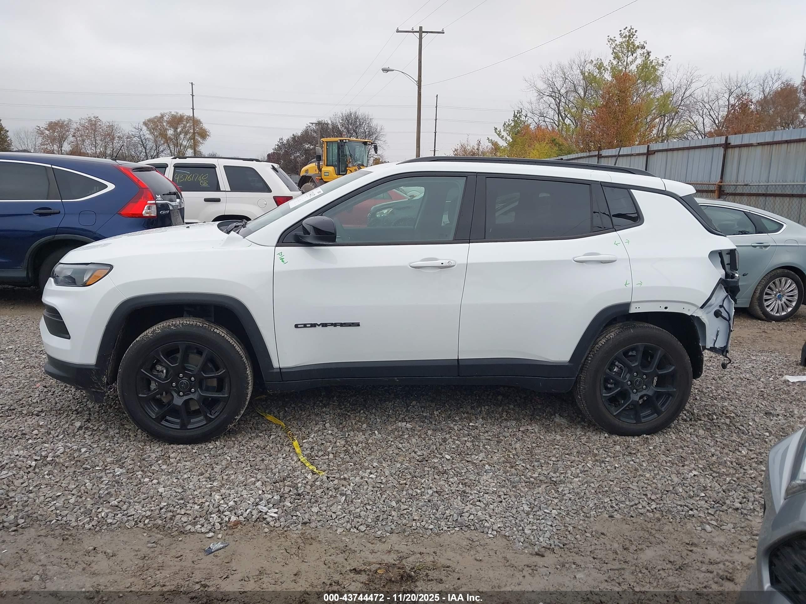 2026 Jeep Compass Latitude Белый vin: 3C4NJDBNXTT151146