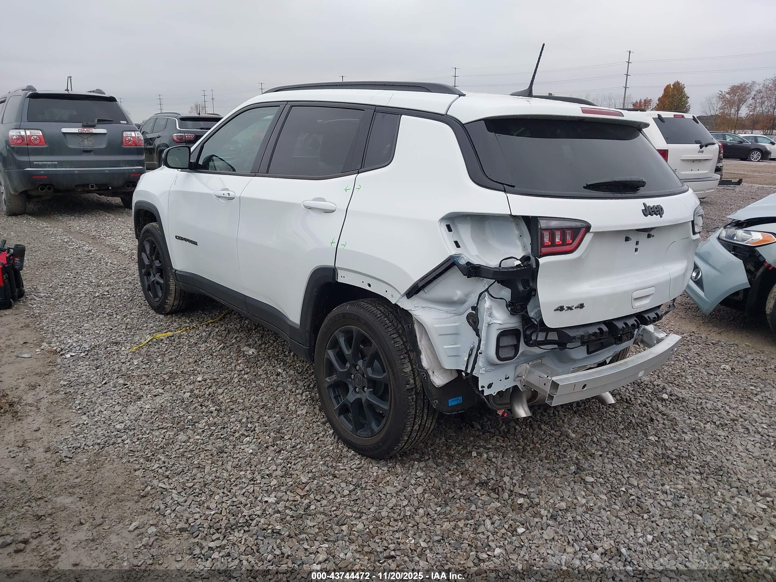 2026 Jeep Compass Latitude Белый vin: 3C4NJDBNXTT151146
