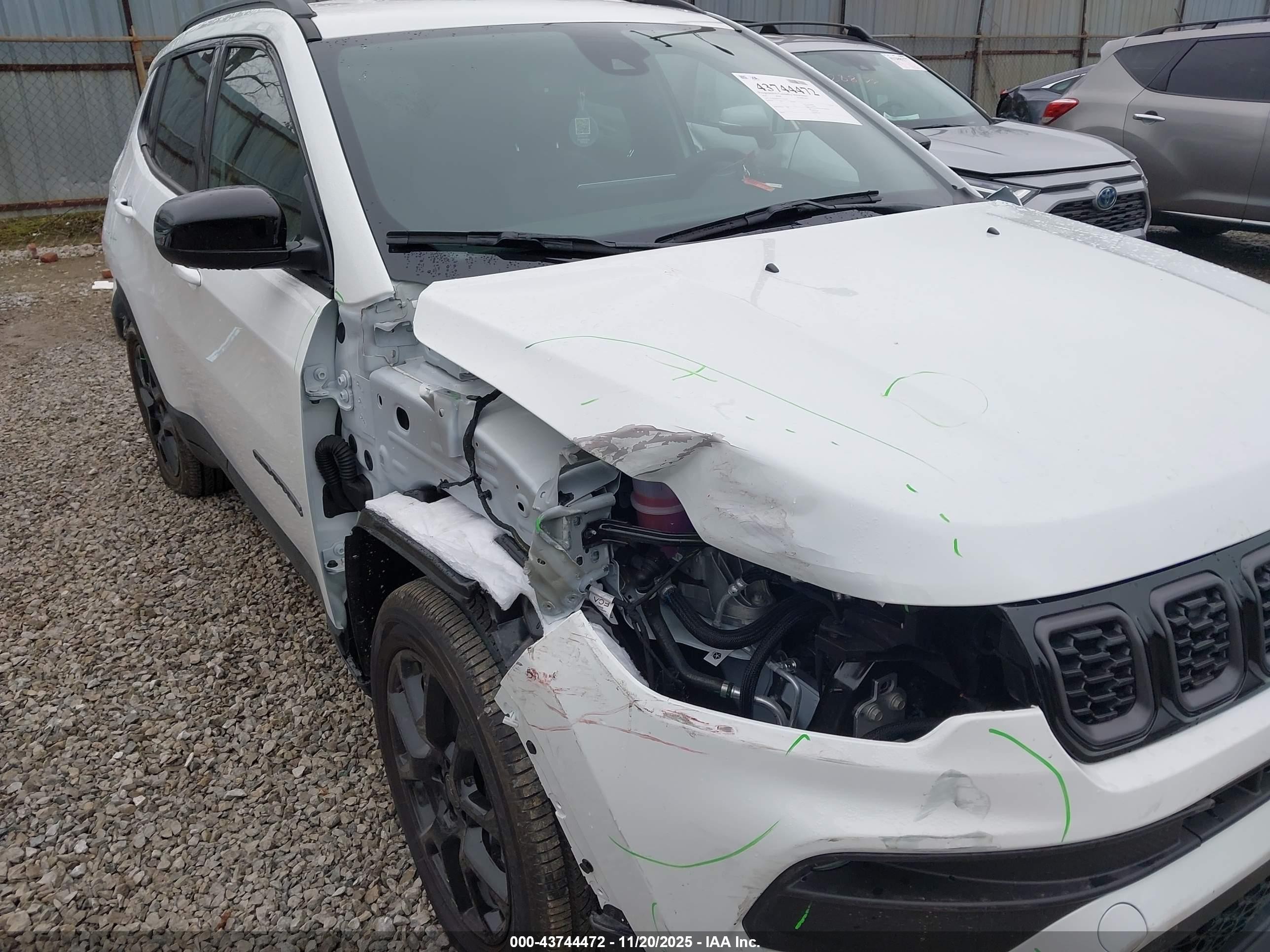 2026 Jeep Compass Latitude Белый vin: 3C4NJDBNXTT151146
