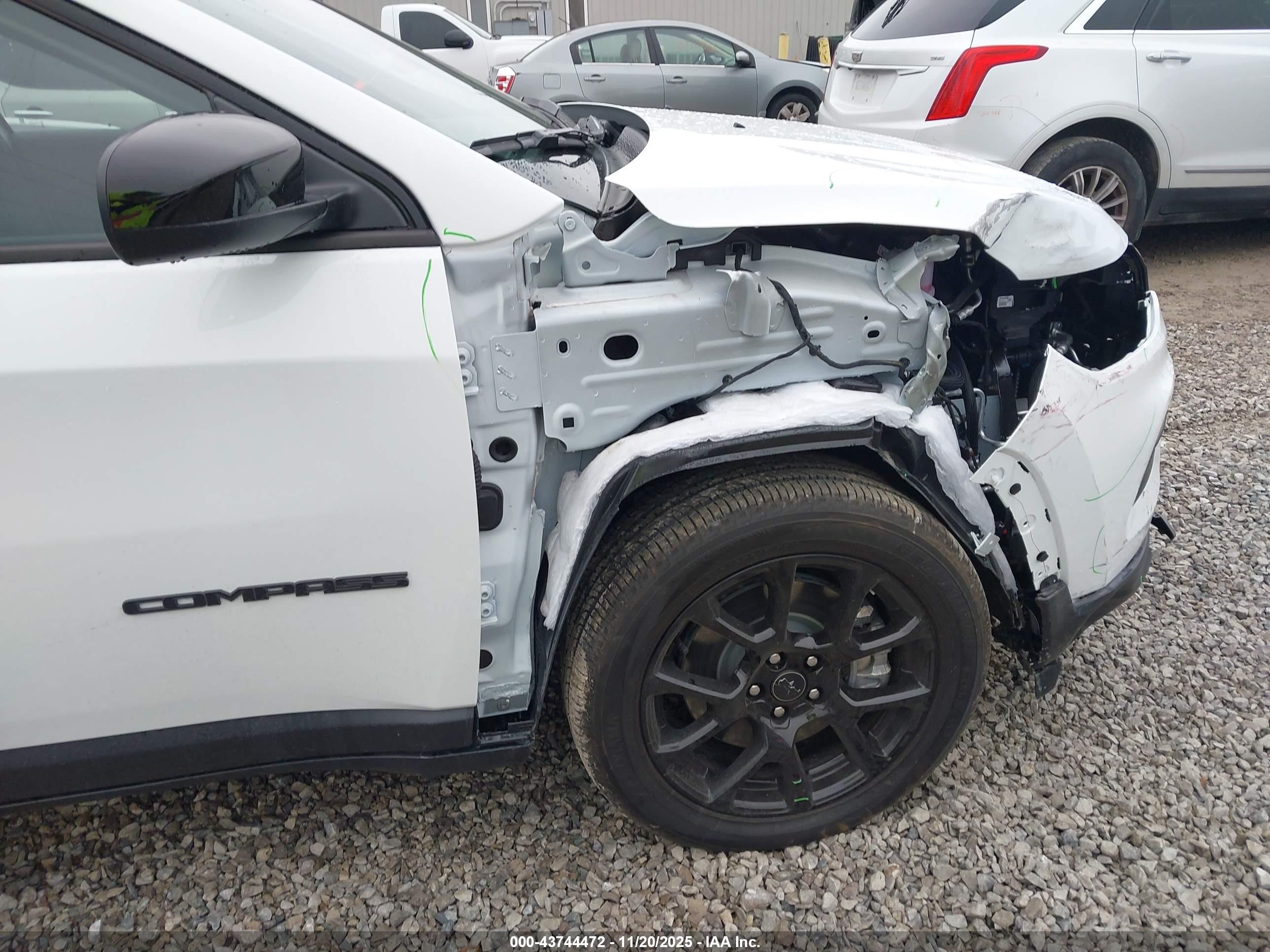2026 Jeep Compass Latitude Белый vin: 3C4NJDBNXTT151146